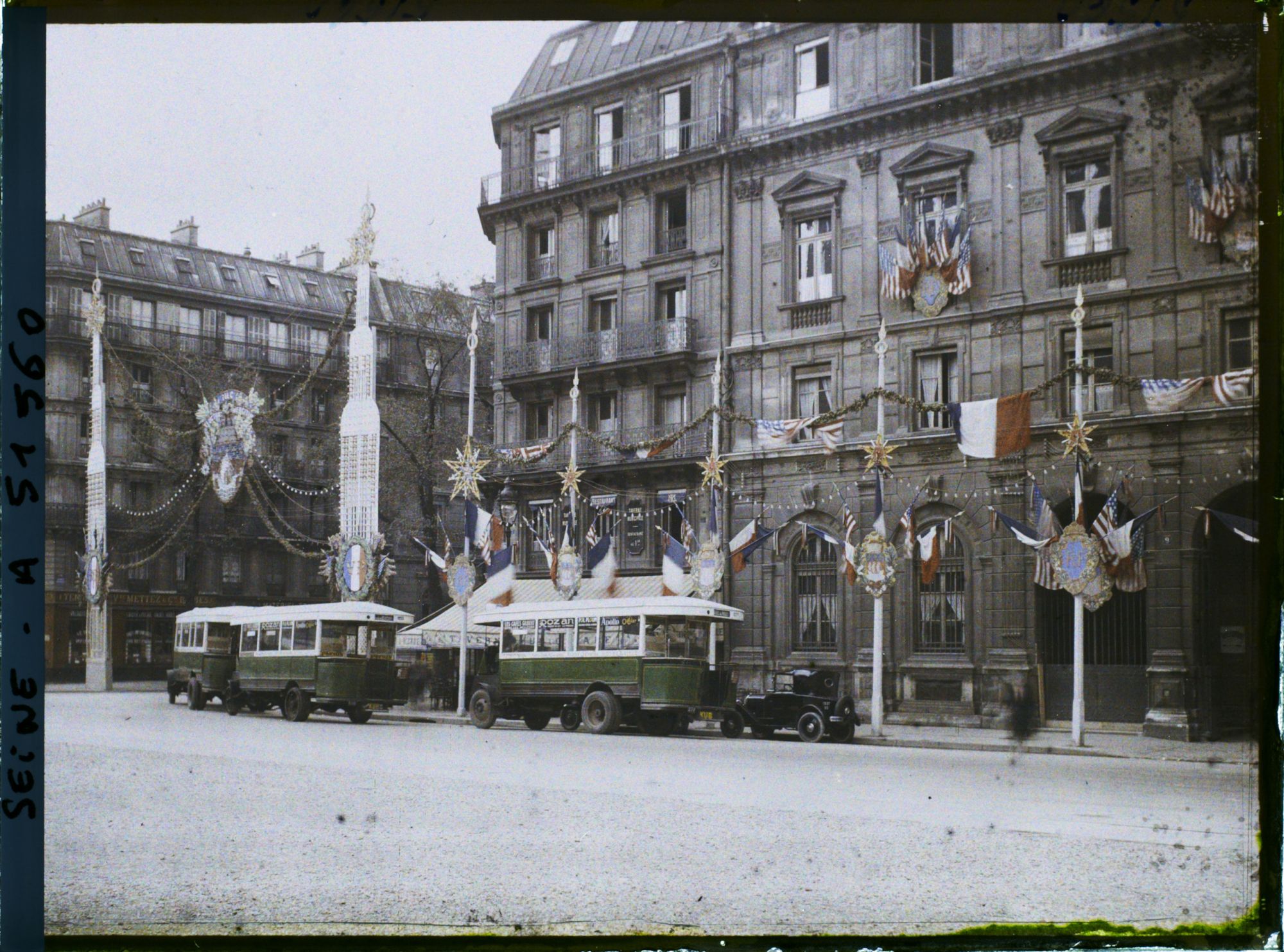 Image représentant Décorations place de l'Hôtel-de-Ville pour le 9ème congrès de la Légion Américaine (American Legion)