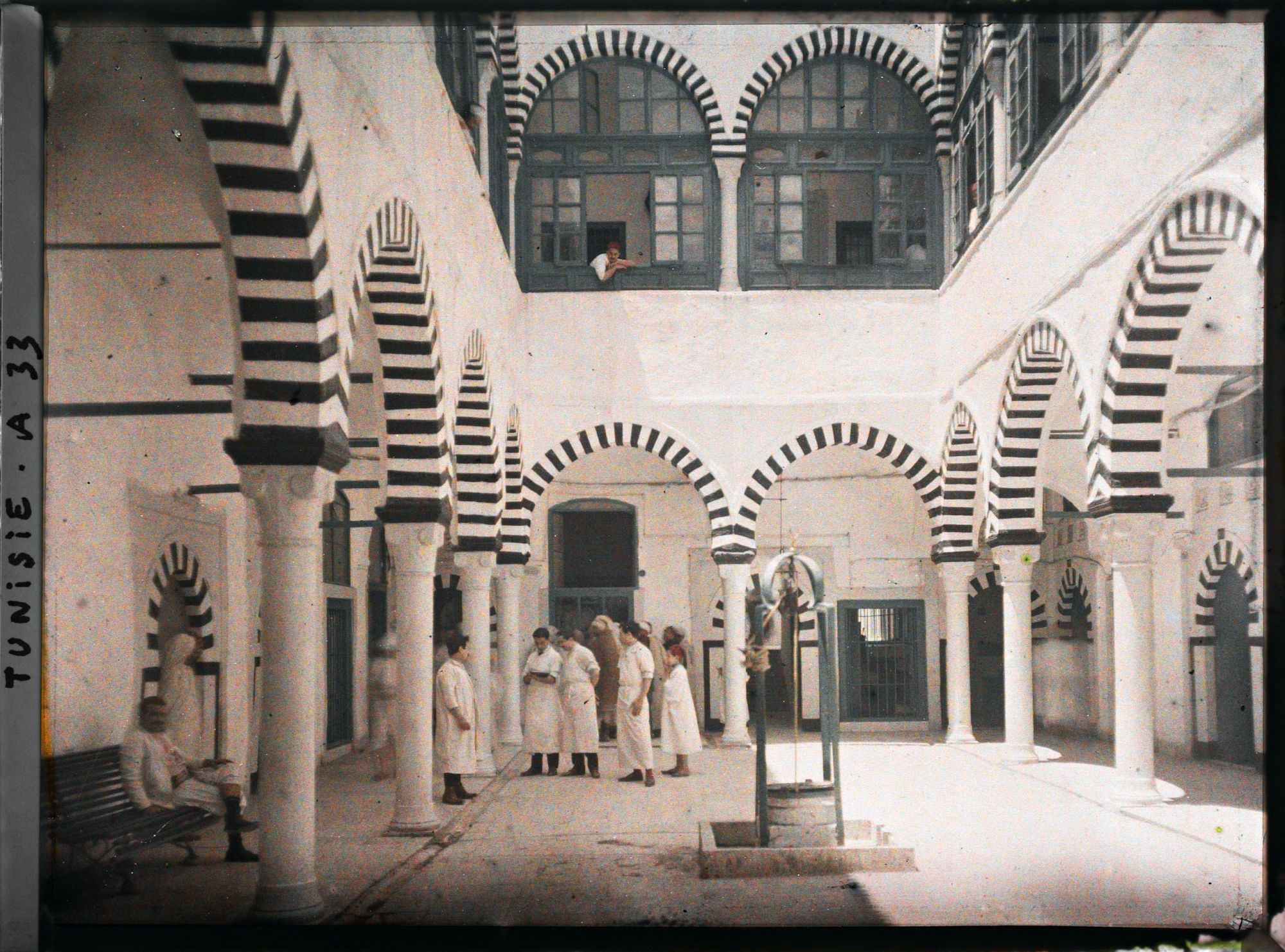 Image représentant La cour de l'école de médecine de l'hôpital Sadiki