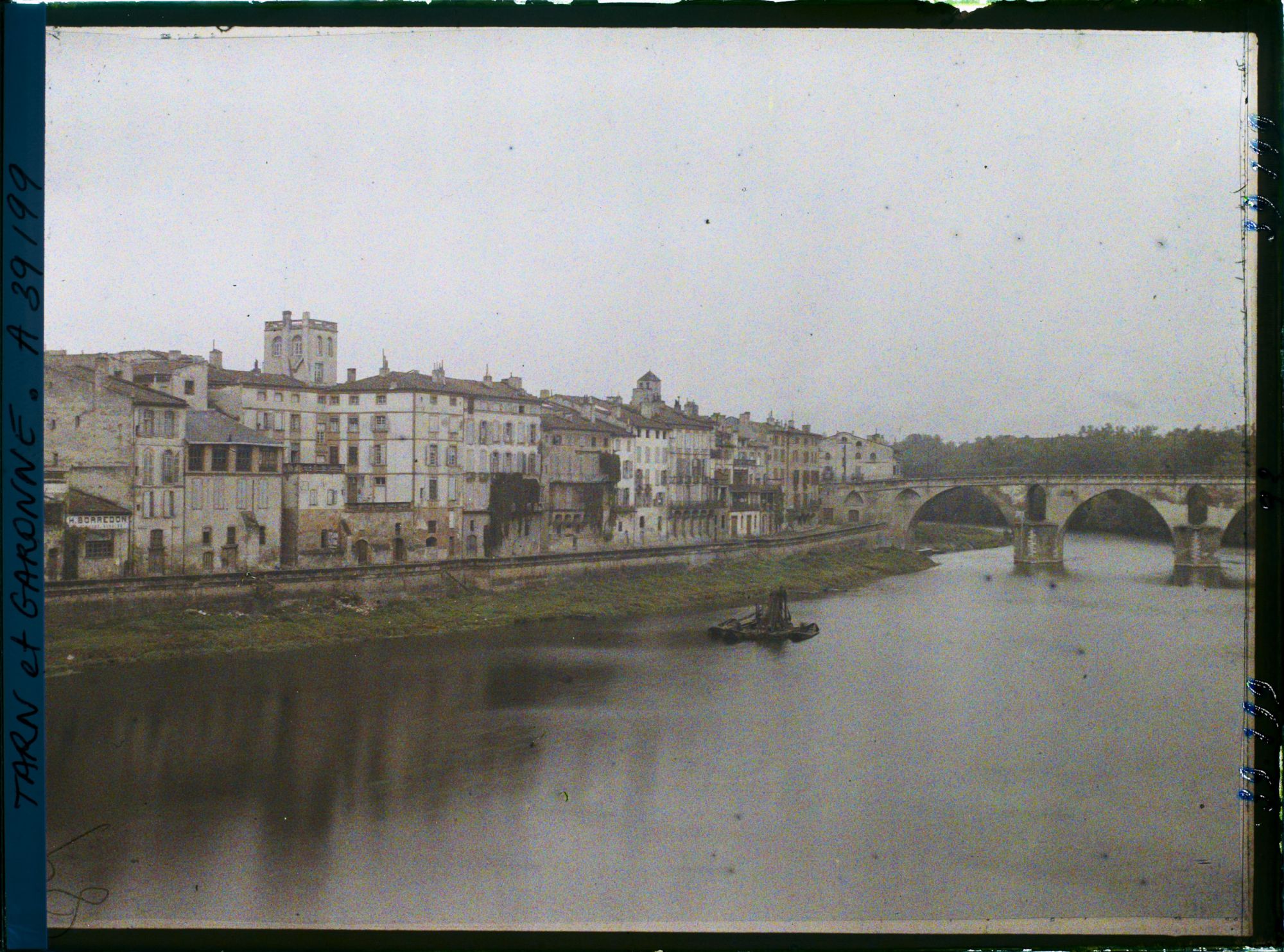 Image représentant Les bords du Tarn et le pont Vieux (ou ancien pont)