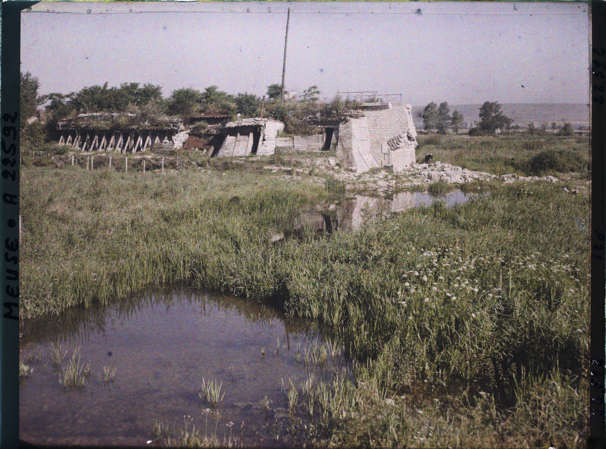 Image représentant France, Charny, Abris dans la culée ouest du Pont de Charny