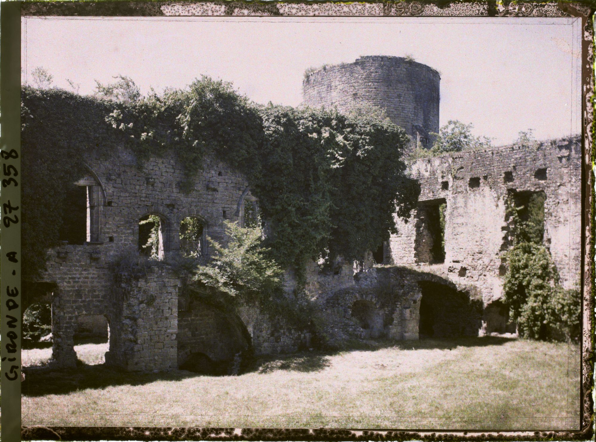 Image représentant France, Villandrant, Château du Pape Clément V