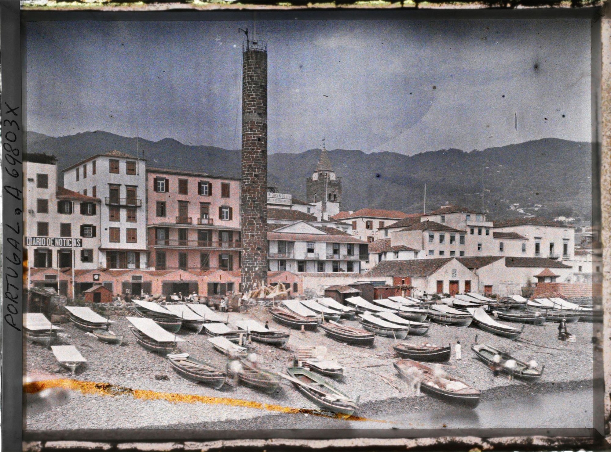 Image représentant Le port et l'avenue de la Mer ("Avenida do Mar")