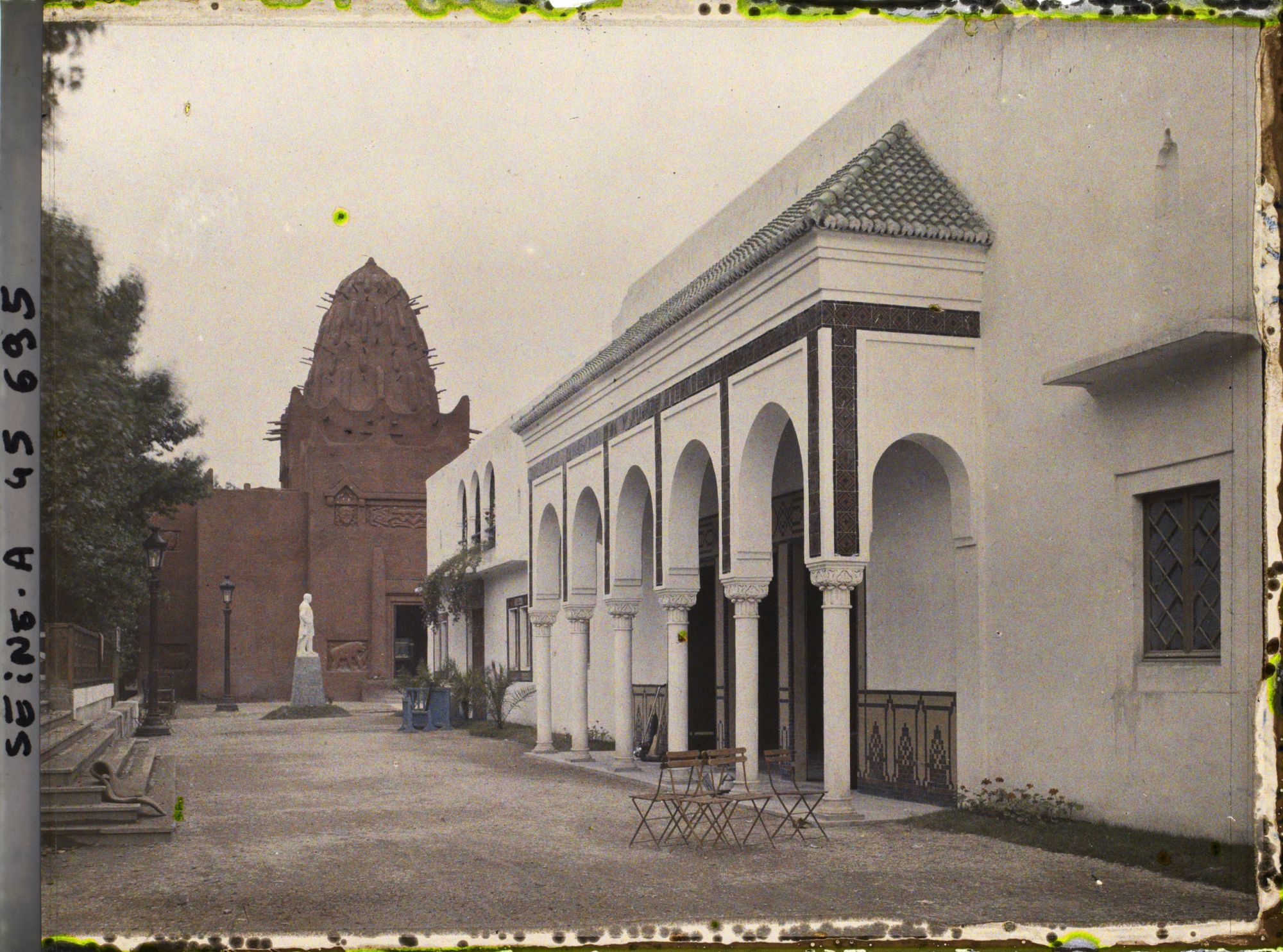 Image représentant L'Exposition des arts décoratifs, Pavillons d'Algérie et de Tunisie