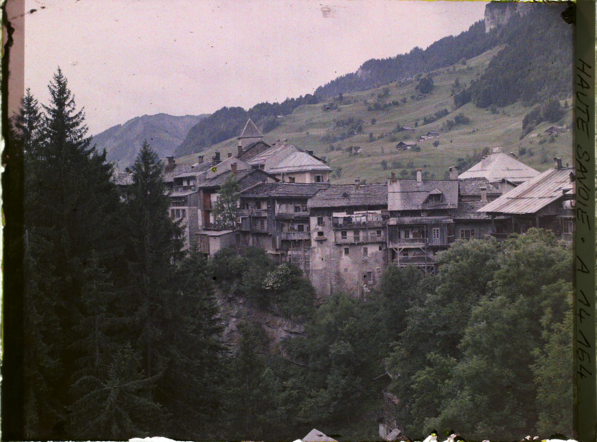 Image représentant Région de Chamonix, Vue prise du Pont de Flumet