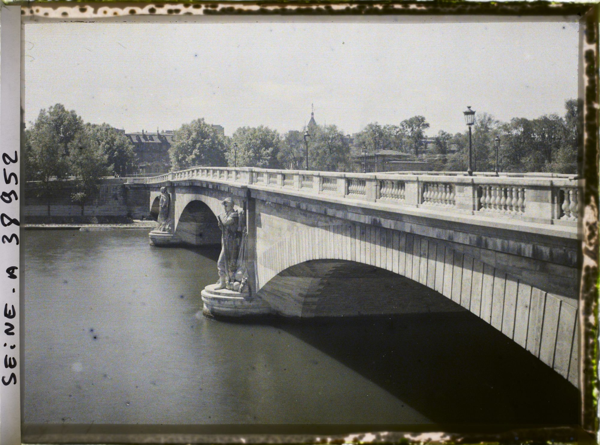 Image représentant Le pont de l'Alma et les Zouaves