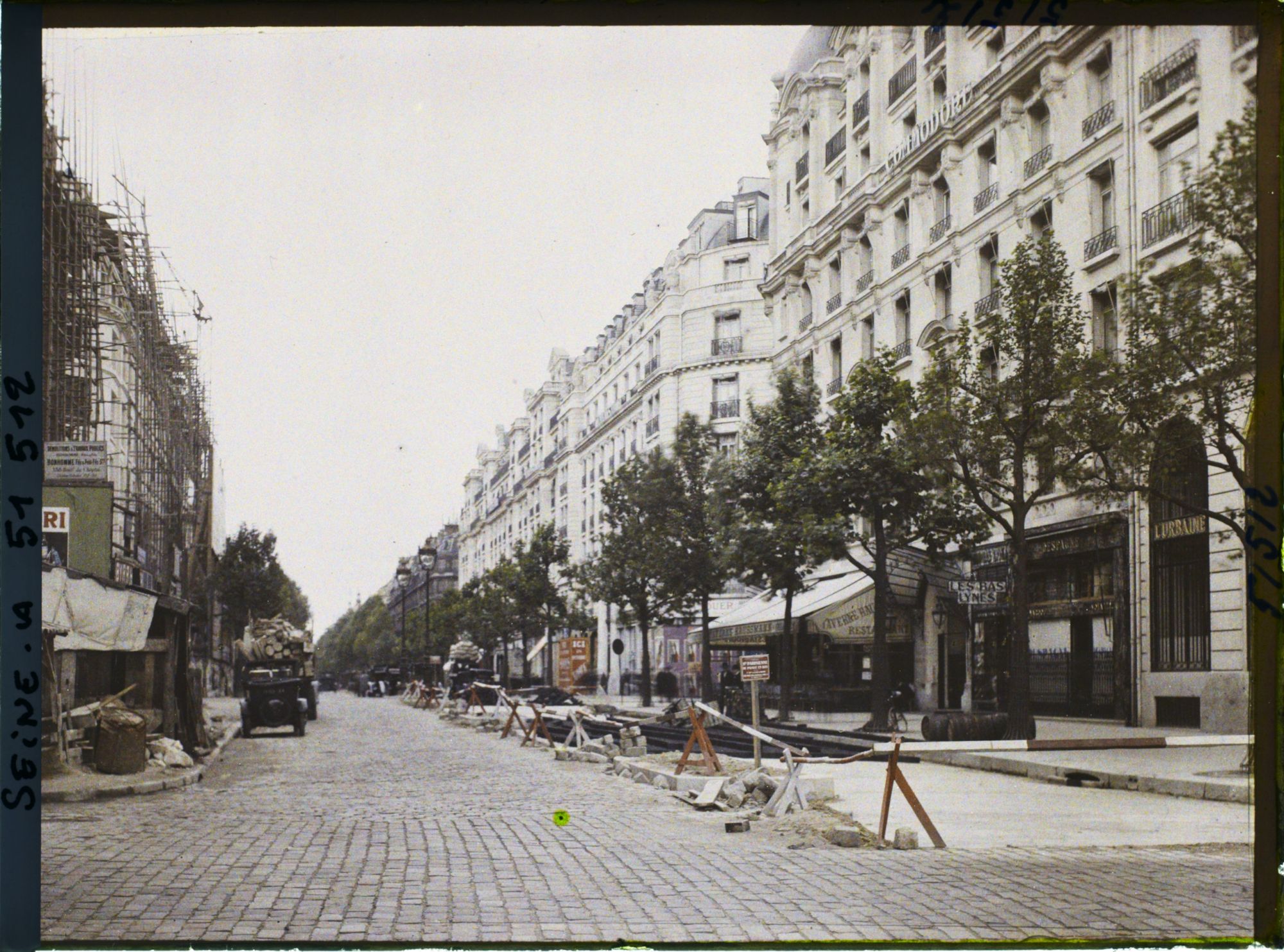 Image représentant La percée du boulevard Haussmann, à l'angle de la rue Laffitte
