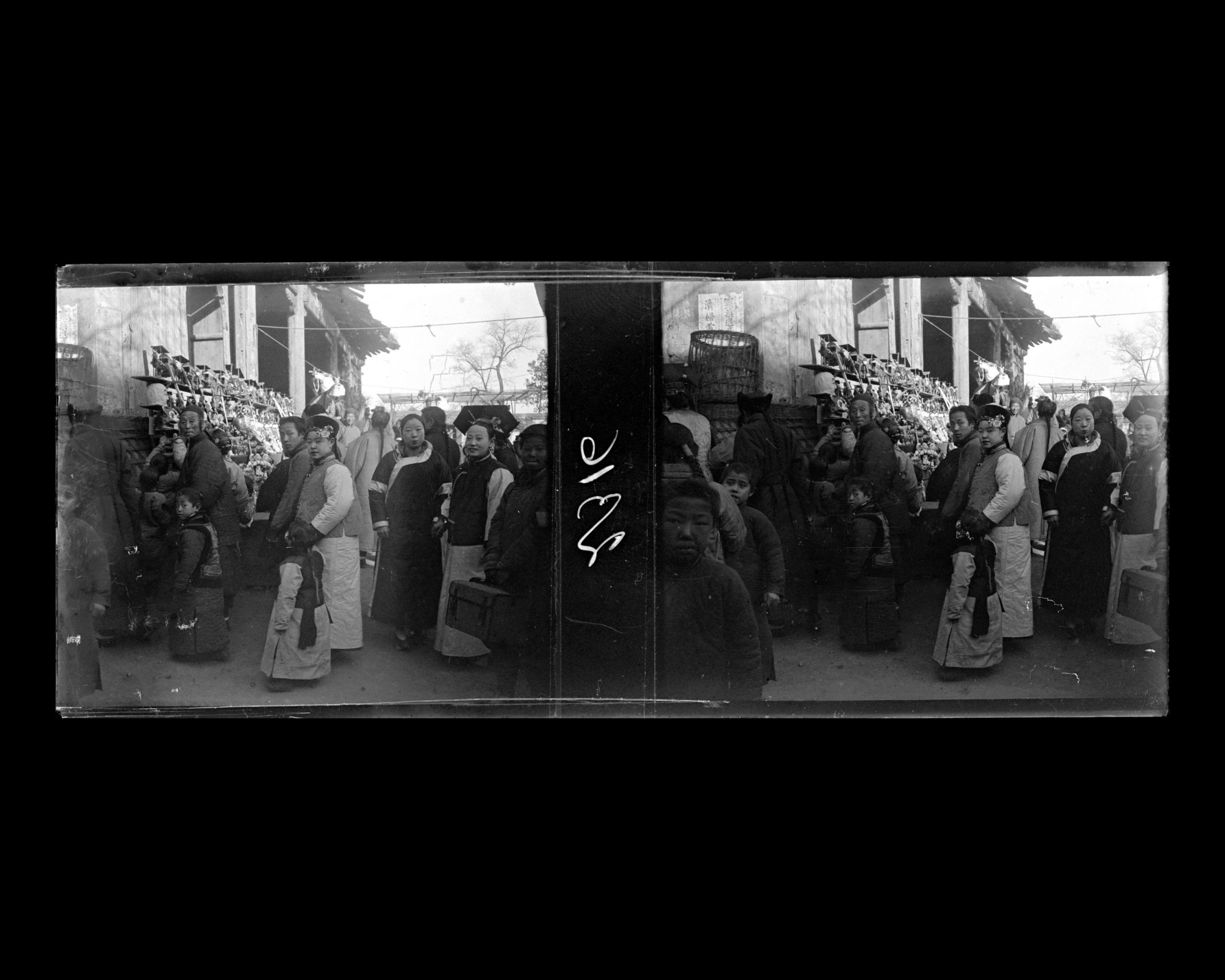 Image représentant Foire monastique (miaohui) au temple Huguosi ("monastère de la Protection du Pays")