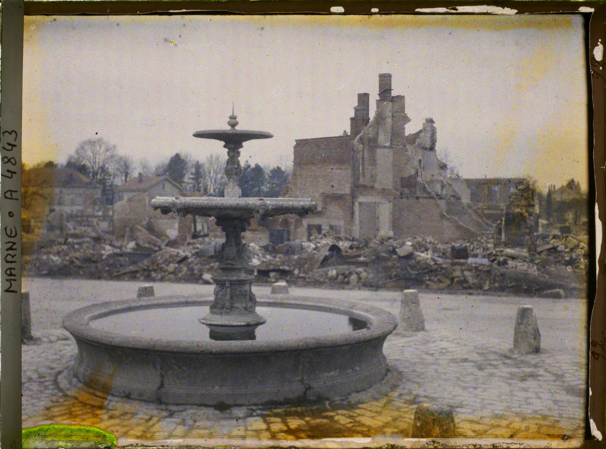 Image représentant La fontaine sur la place de l'Hôtel de Ville