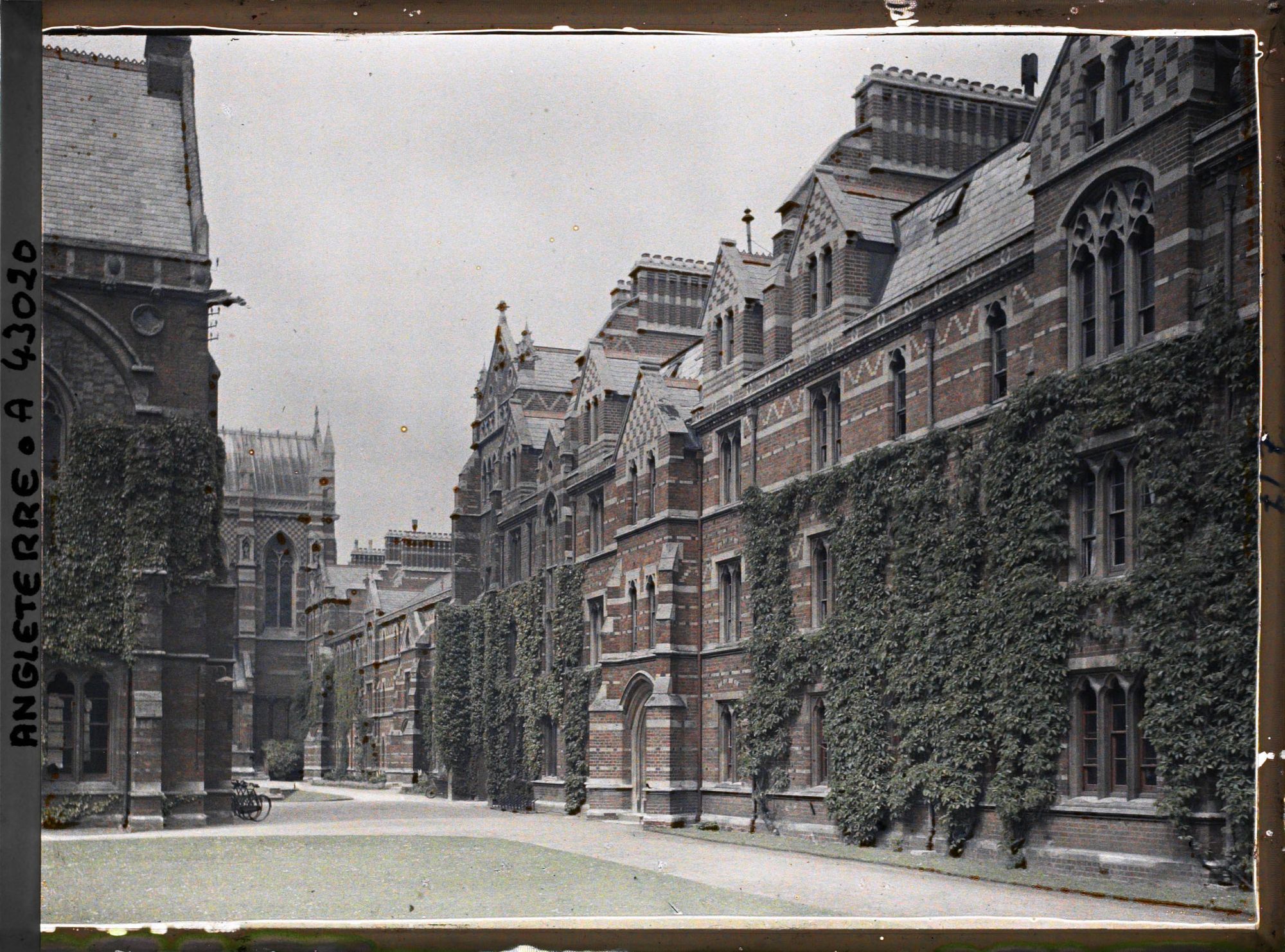 Image représentant Le côté Sud du Kebb College