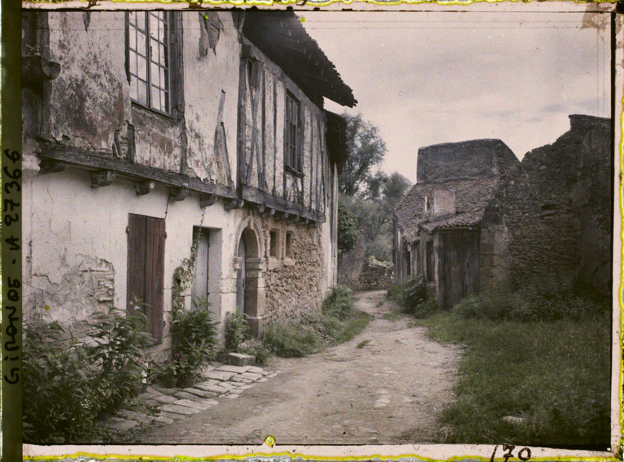 Image représentant France, St Macaire, Vieilles Maisons