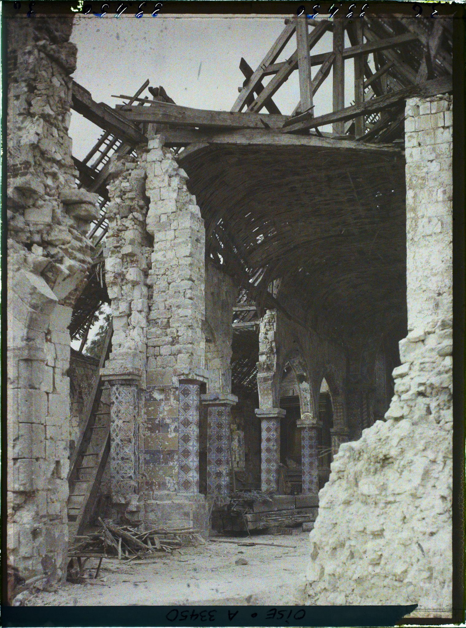 Image représentant France, Boulogne la Grasse, L'intérieur de l'Eglise