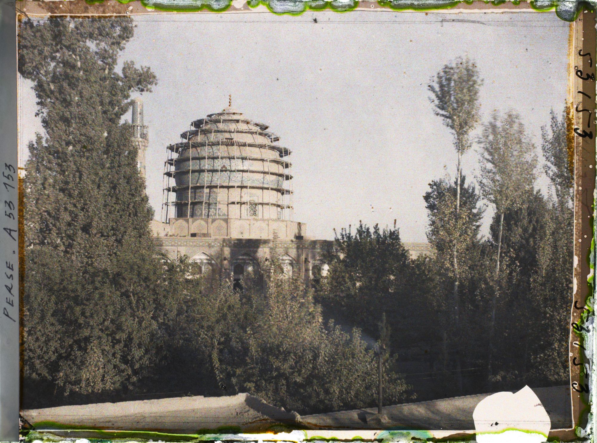 Image représentant Coupole de la Madreseh Mader-i-Chah, école coranique dite "de la mère du Chah" (1714)