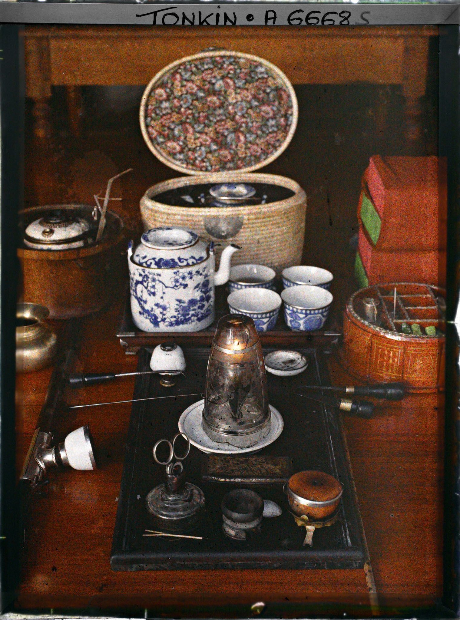 Image représentant Des ustensiles de fumeurs d'opium, de classe moyenne