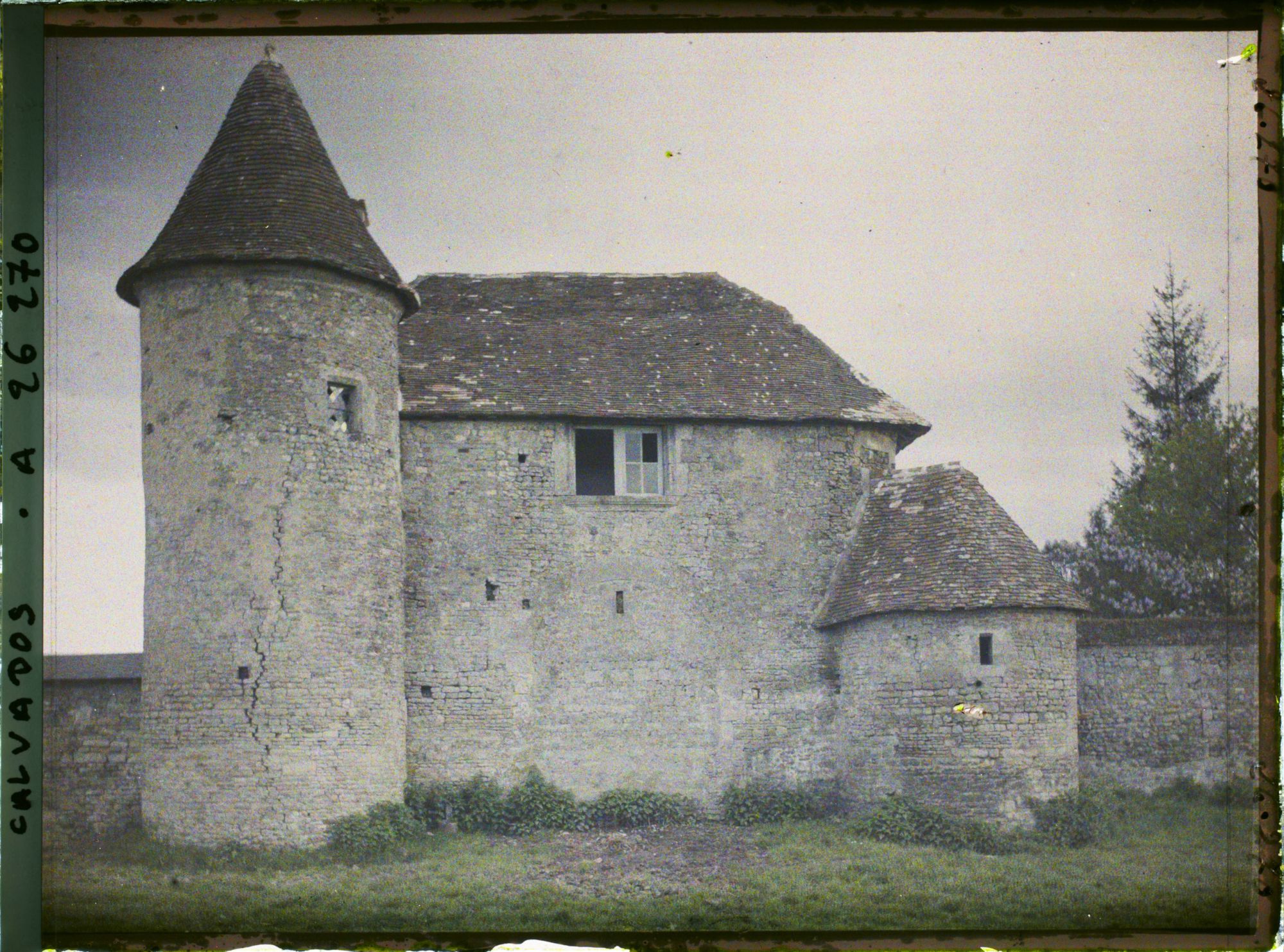 Image représentant Tour et emplacement de pont-levis