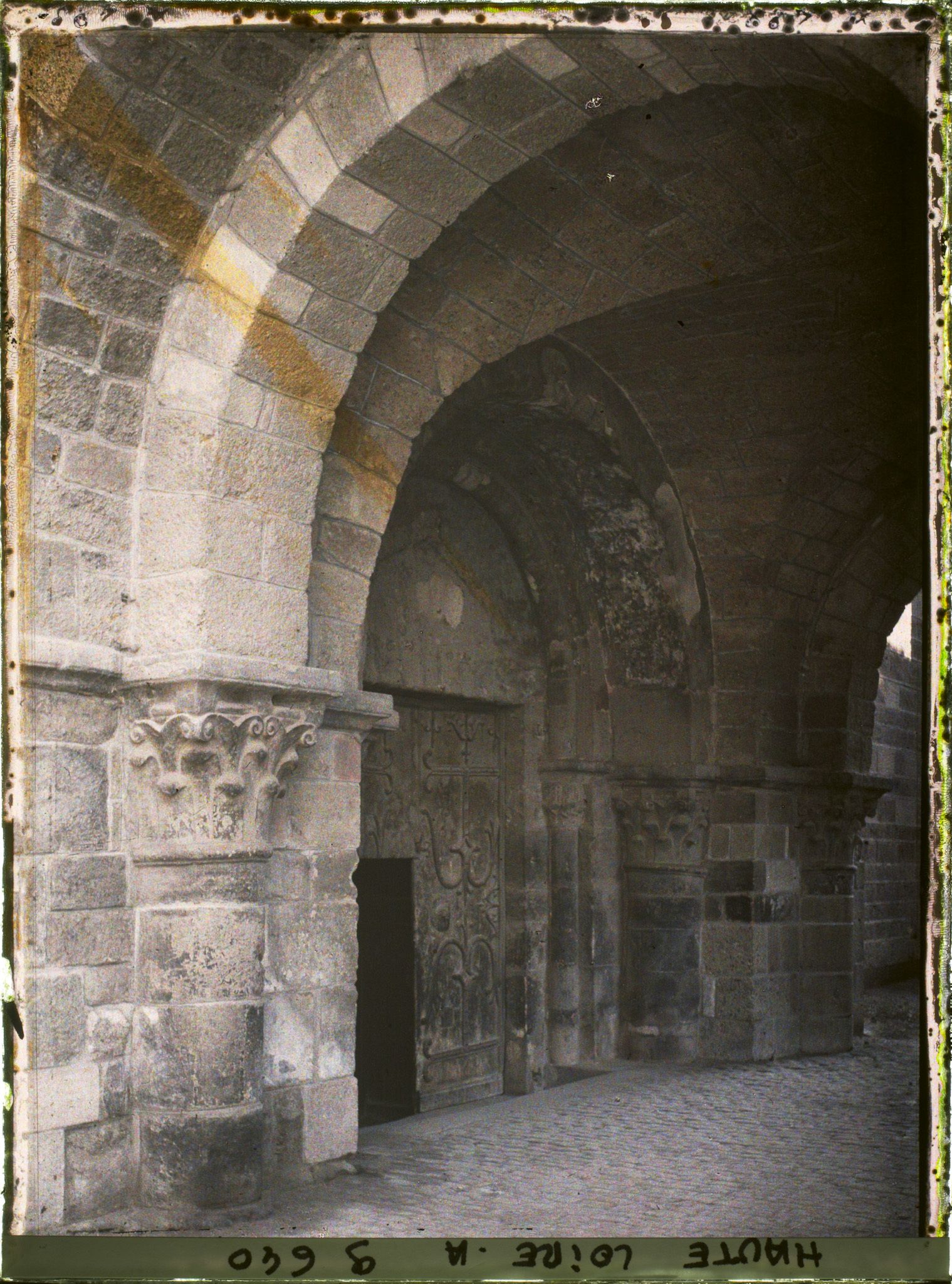 Image représentant La porte du porche sud