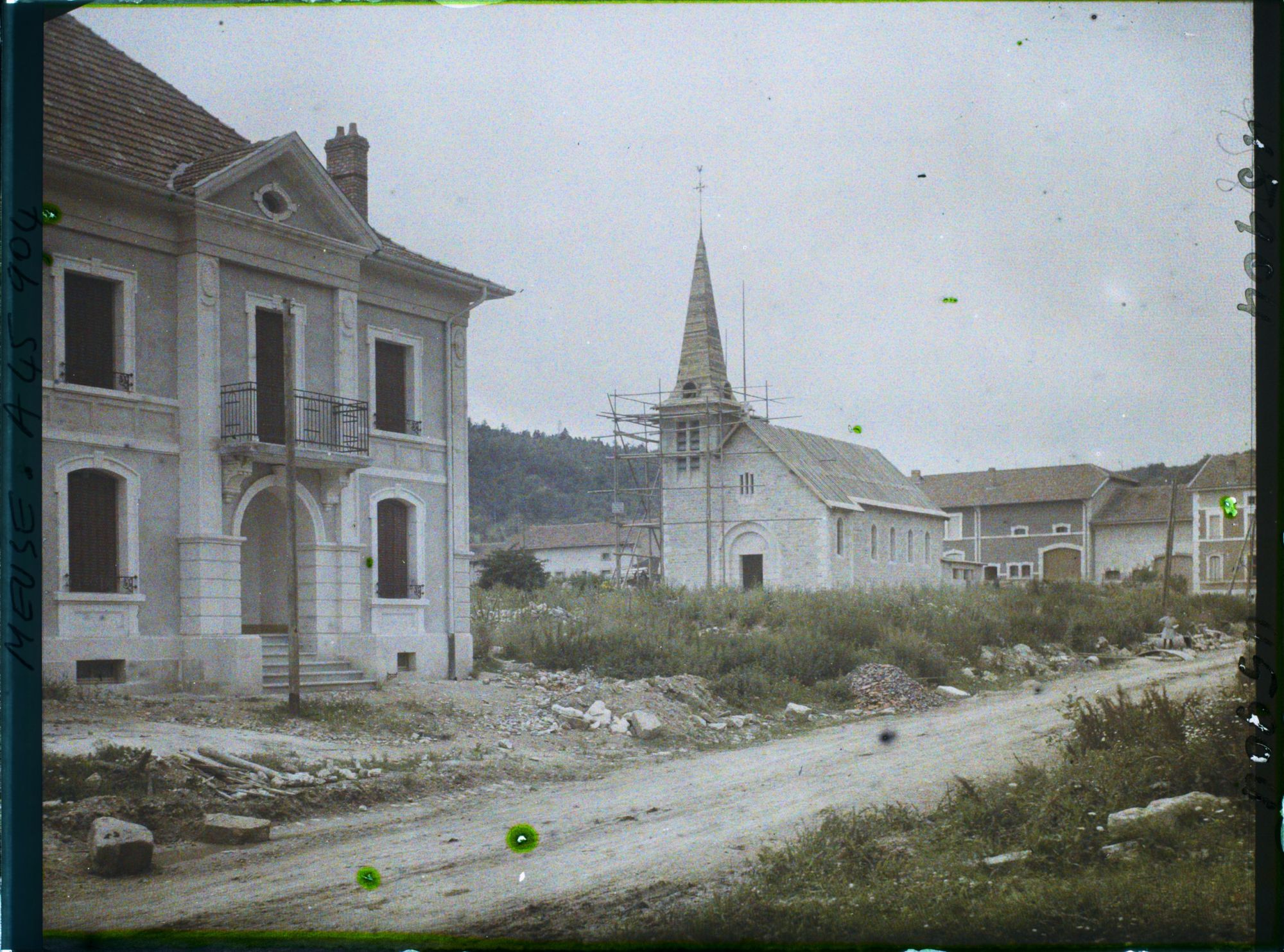 Image représentant France, Combres, Vue vers l'Eglise