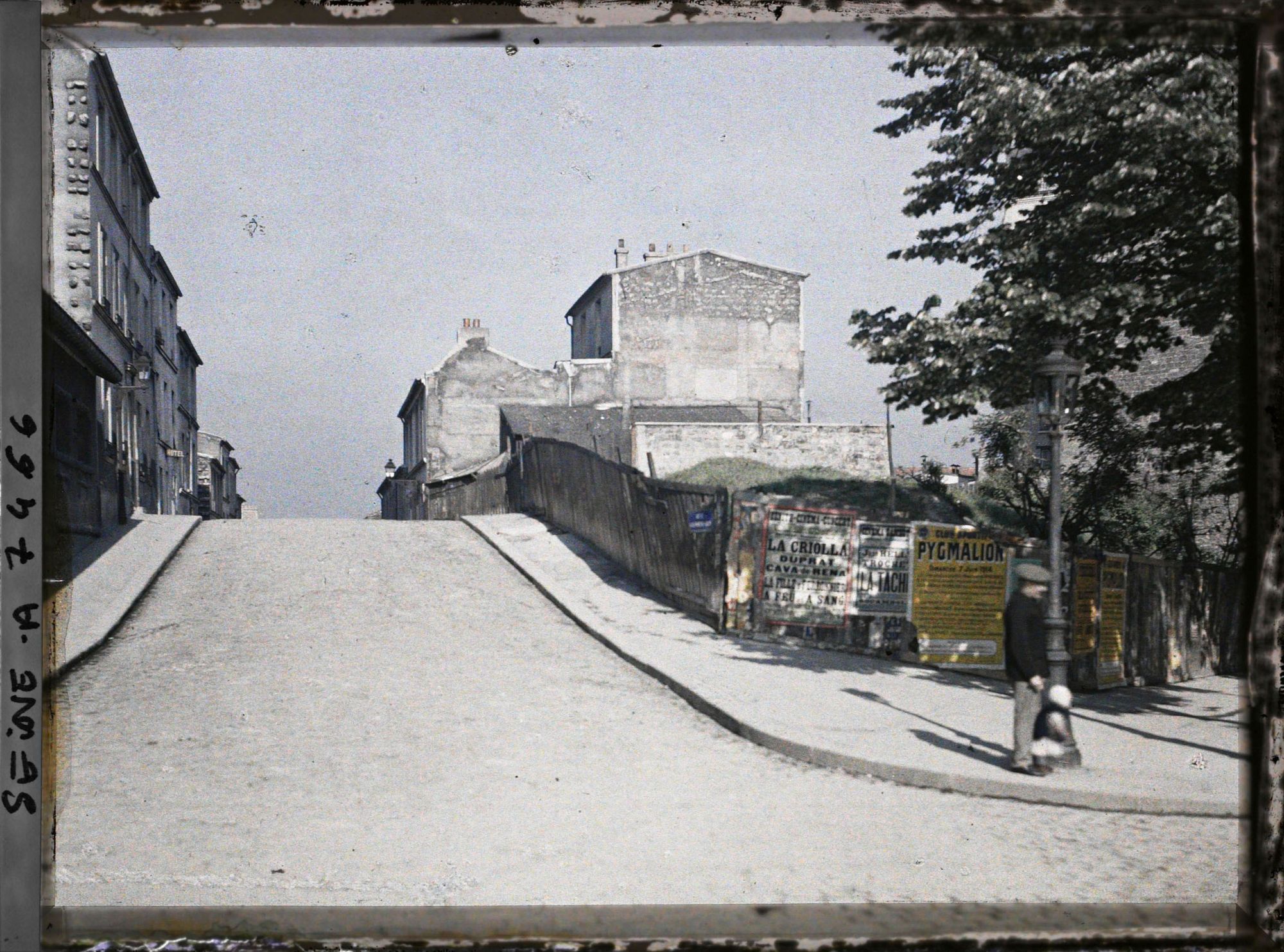 Image représentant La rue Gasnier-Guy (photographie prise près de l'angle rue du Sorbier) à Ménilmontant