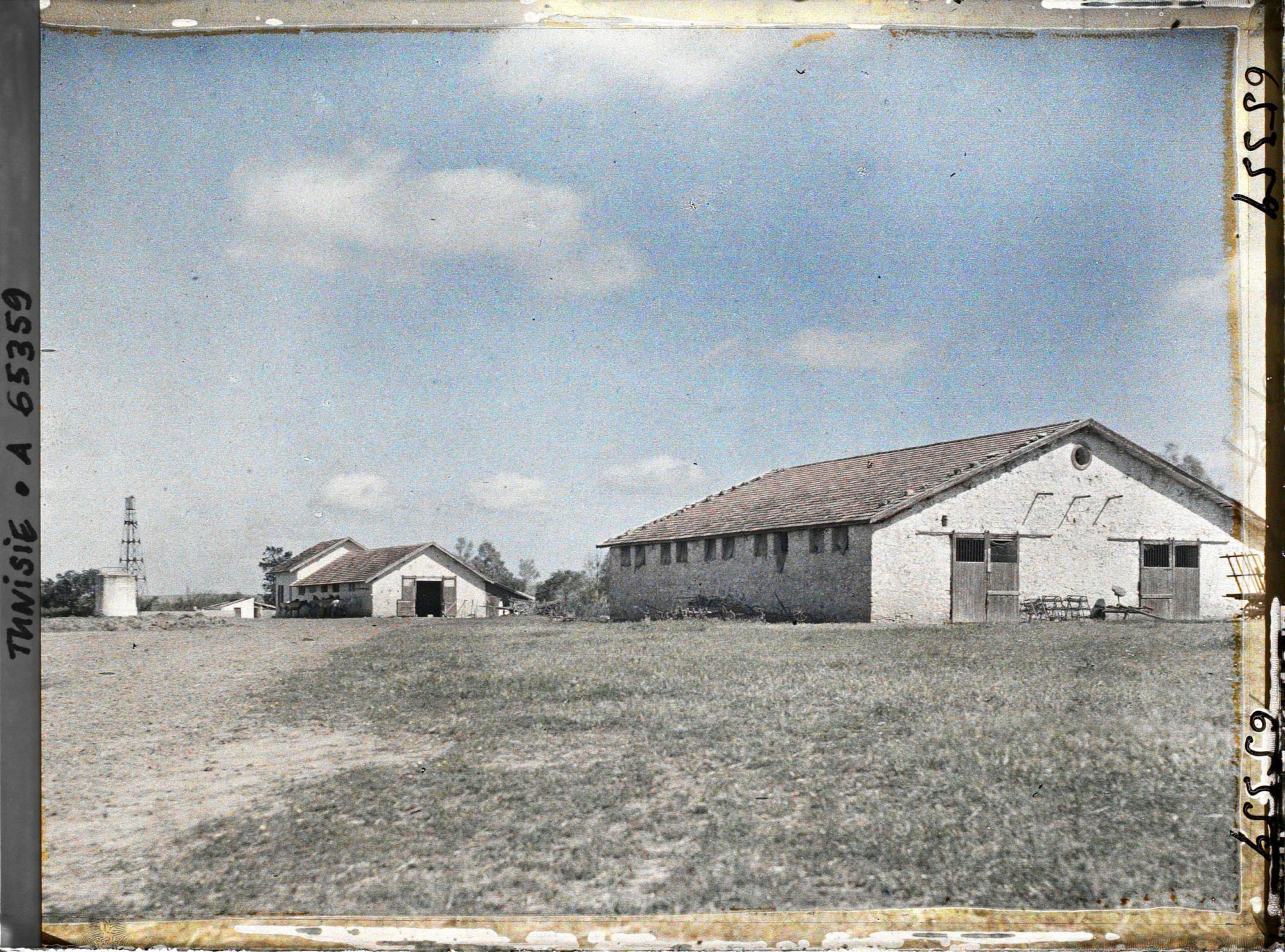 Image représentant Les hangars à matériel de la ferme Marchand