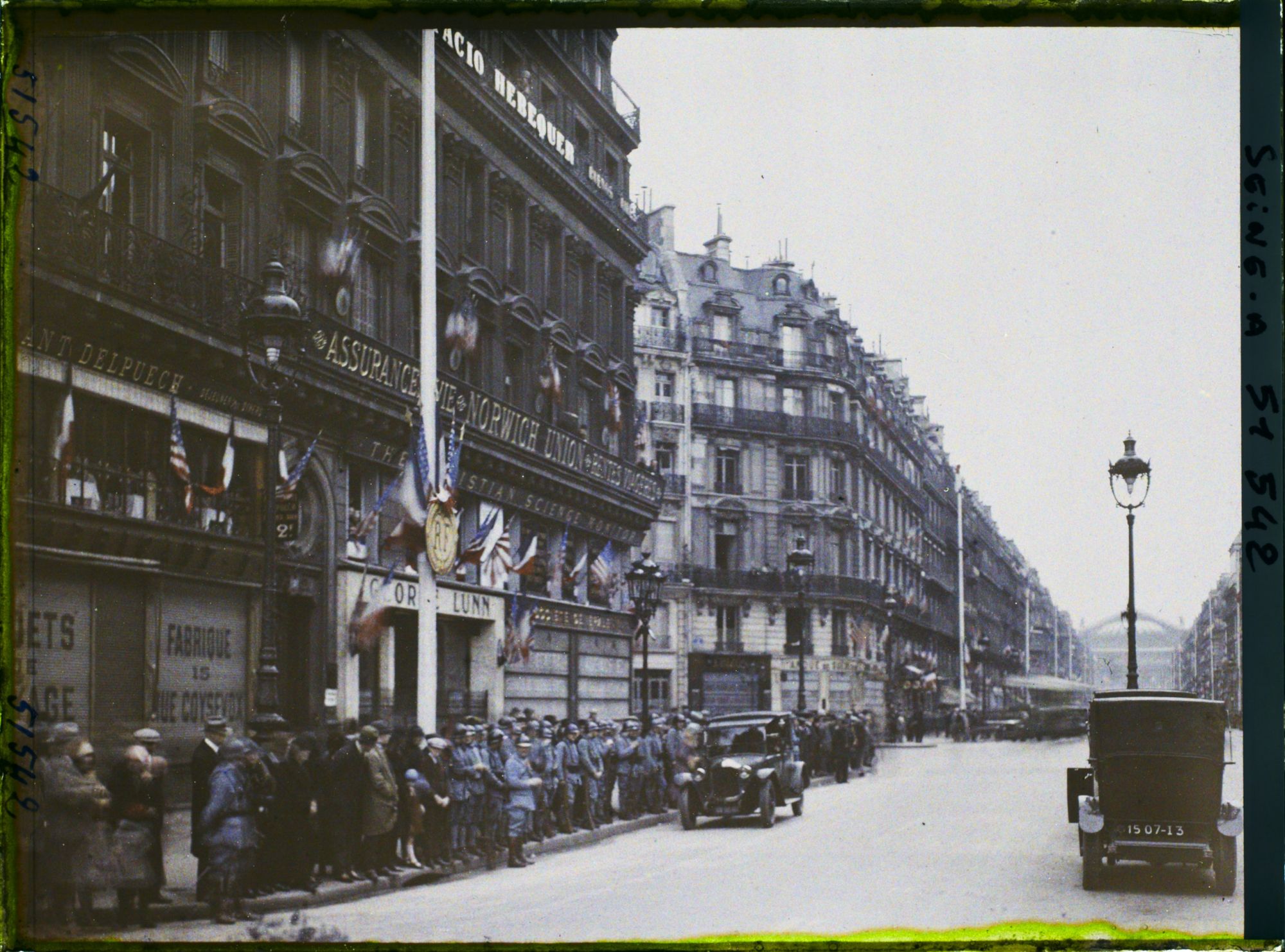 Image représentant Décorations avenue de l'Opéra pour le 9ème congrès de la Légion Américaine (American Legion)