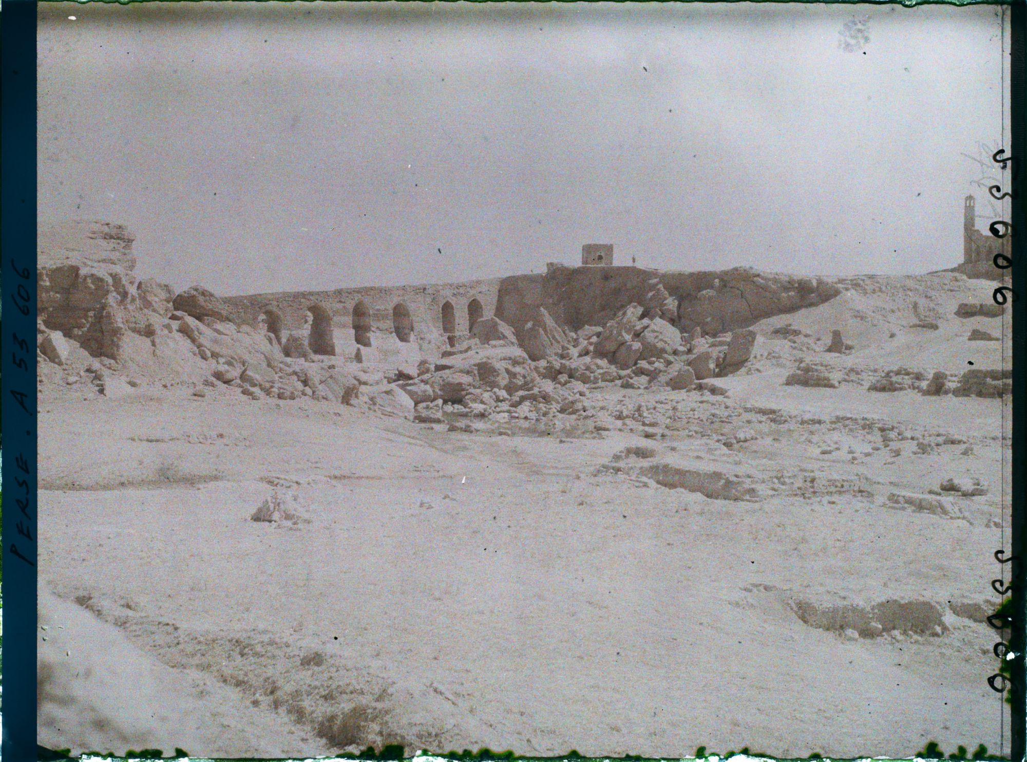 Image représentant Vieux pont (vestiges du Band-e Kaisar ?)