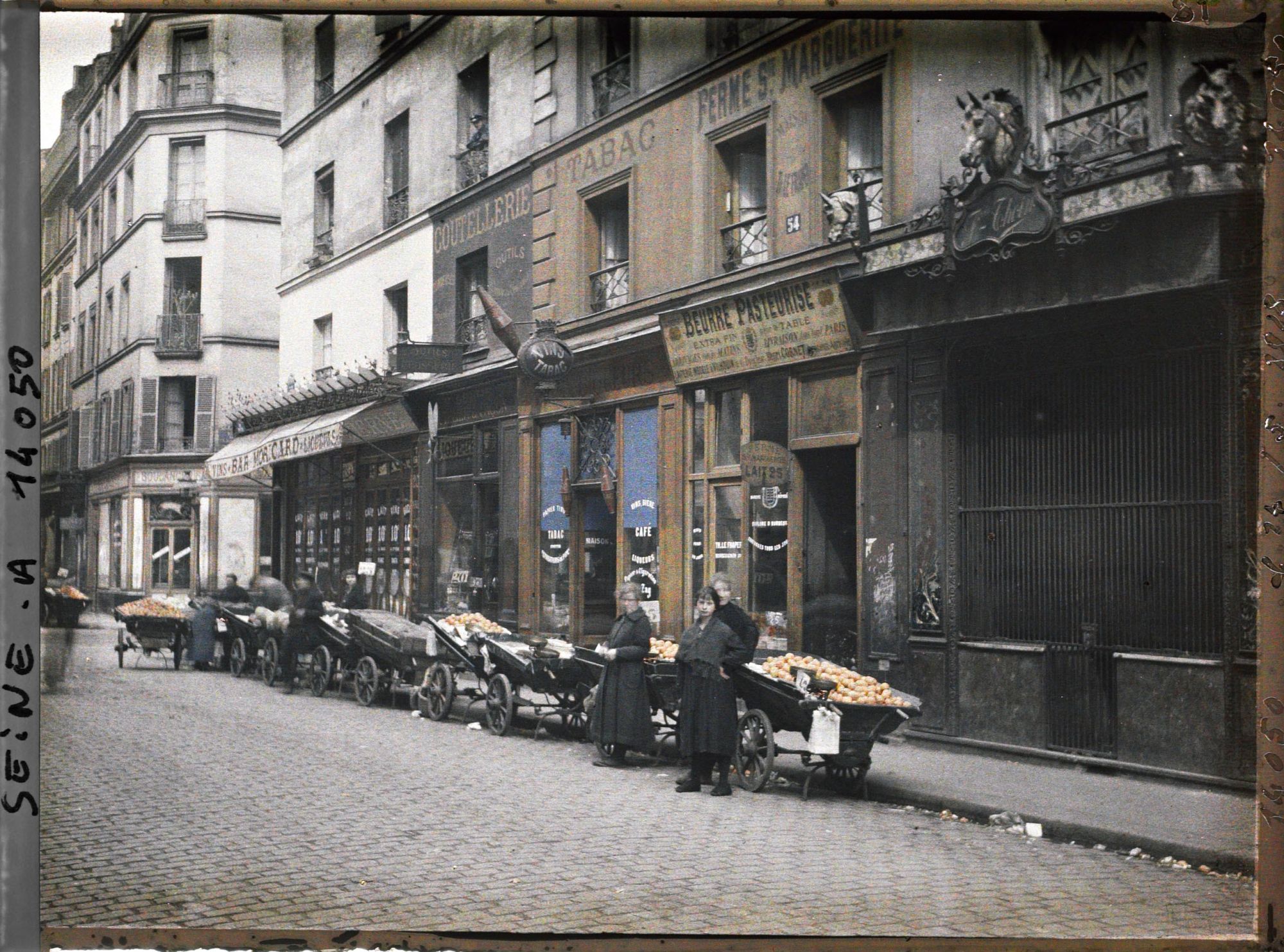 Image représentant Des marchandes d'oranges, rue Basfroi
