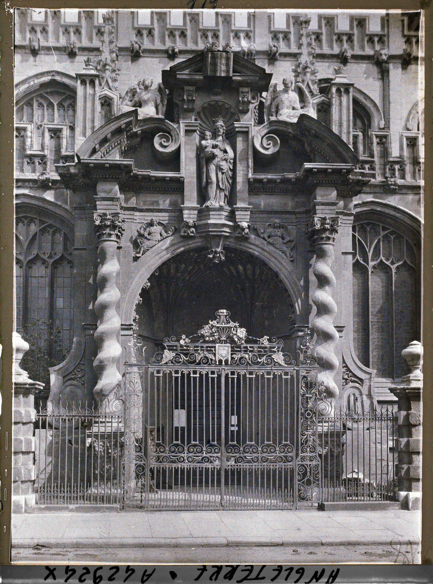 Image représentant Portail principal de l'église Sainte Marie