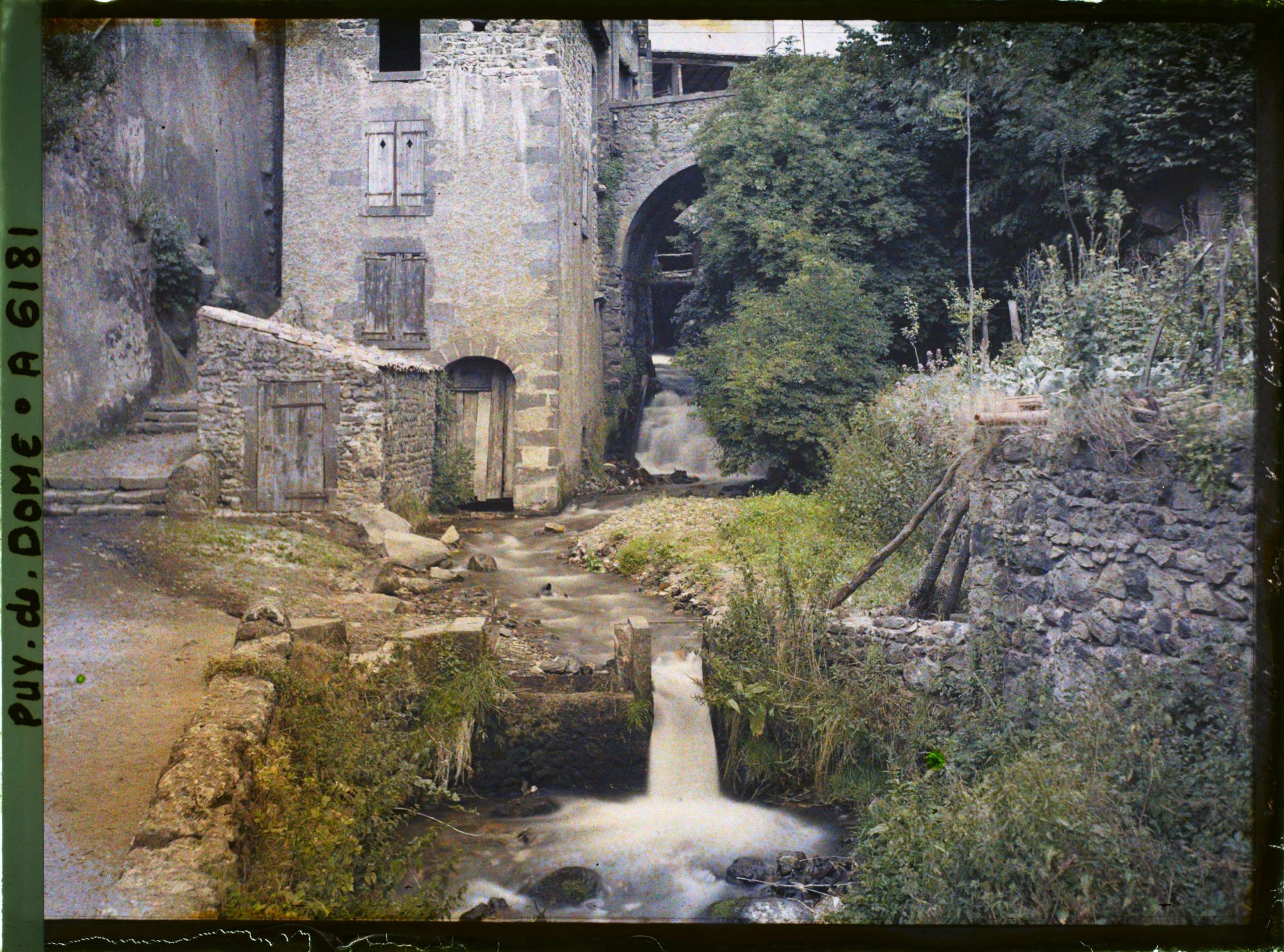 Image représentant France, Royat, Dans le Vieux Royat