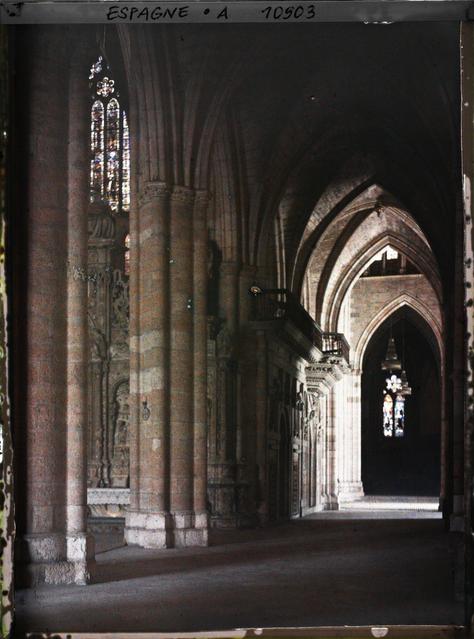 Image représentant Espagne, Léon, Vue prise du bas de la nef latérale droite