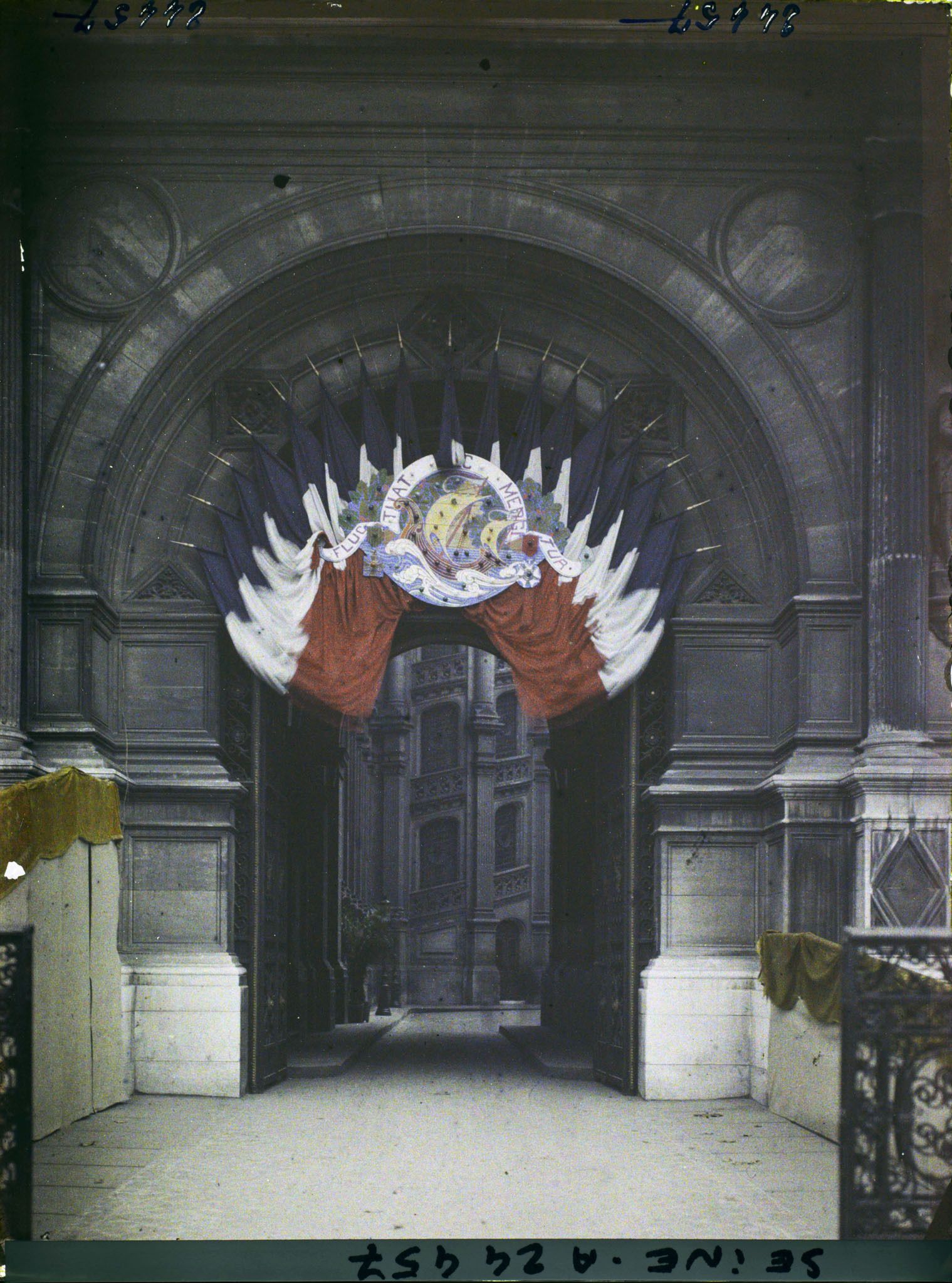 Image représentant Décorations à l'Hôtel de Ville pour le Cinquantenaire de la IIIe République