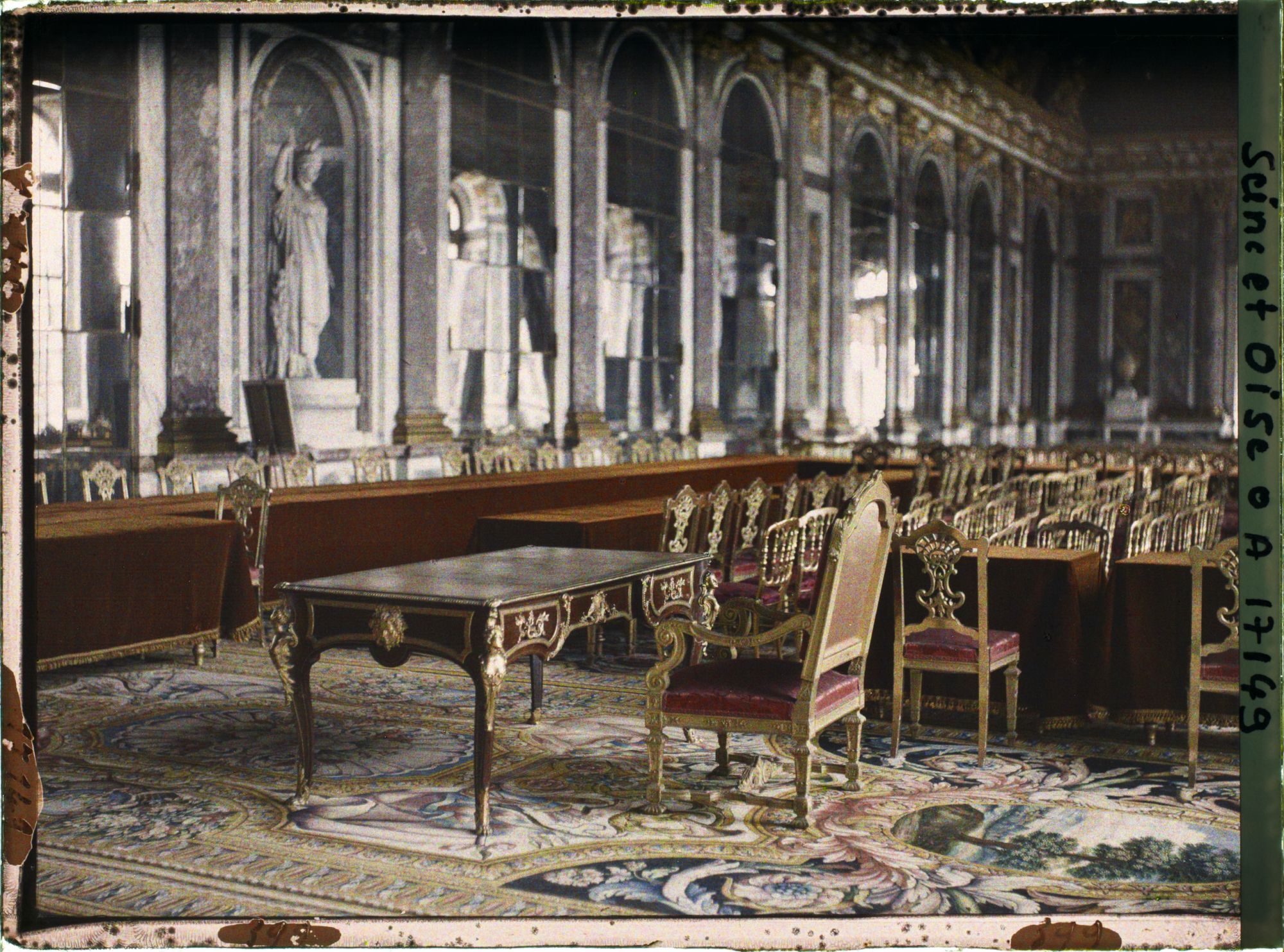 Image représentant Le bureau sur lequel le traité de Paix a été signé