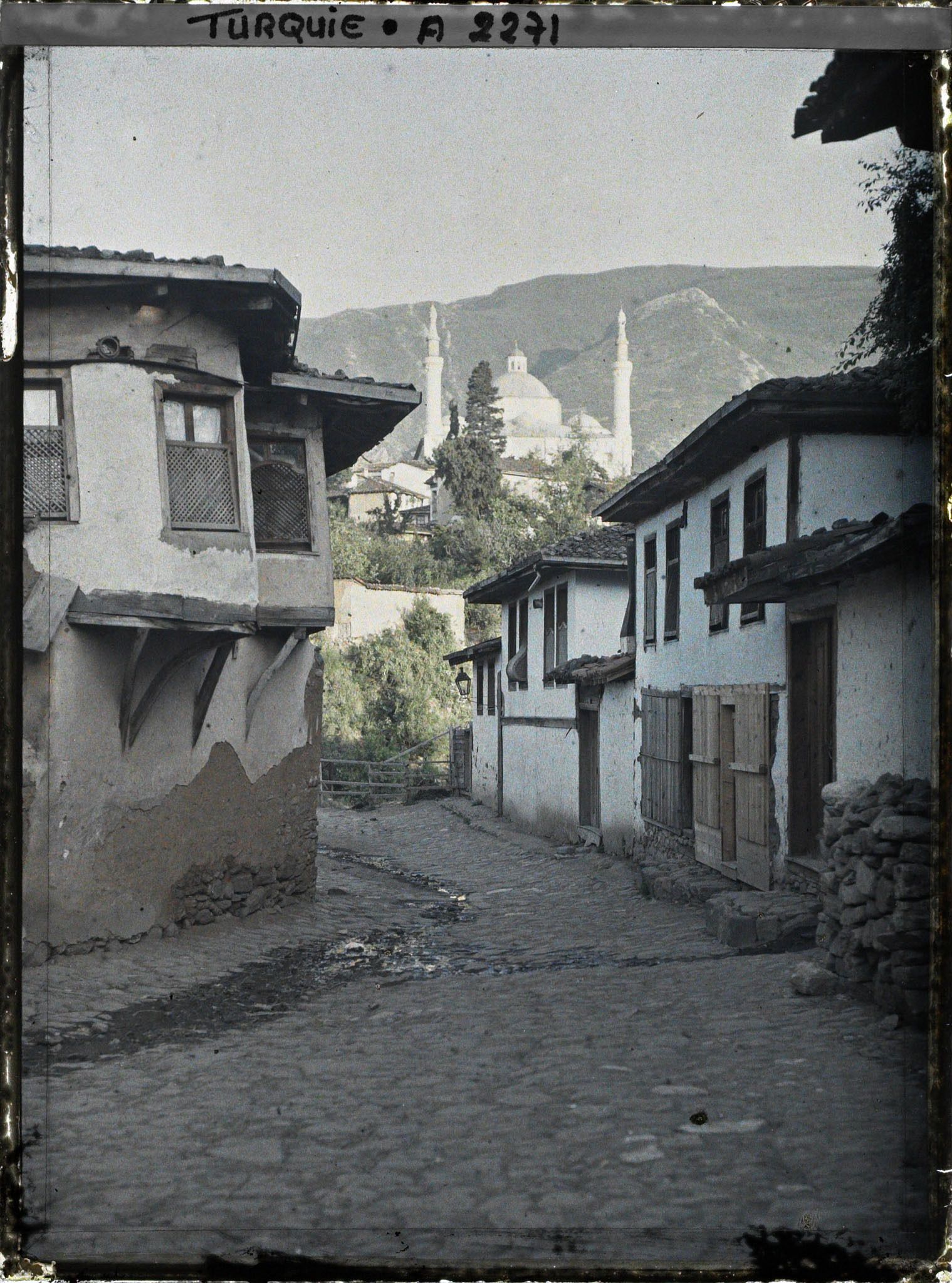 Image représentant Une rue vers la Yesil Camii (la mosquée Verte) datant de 1424