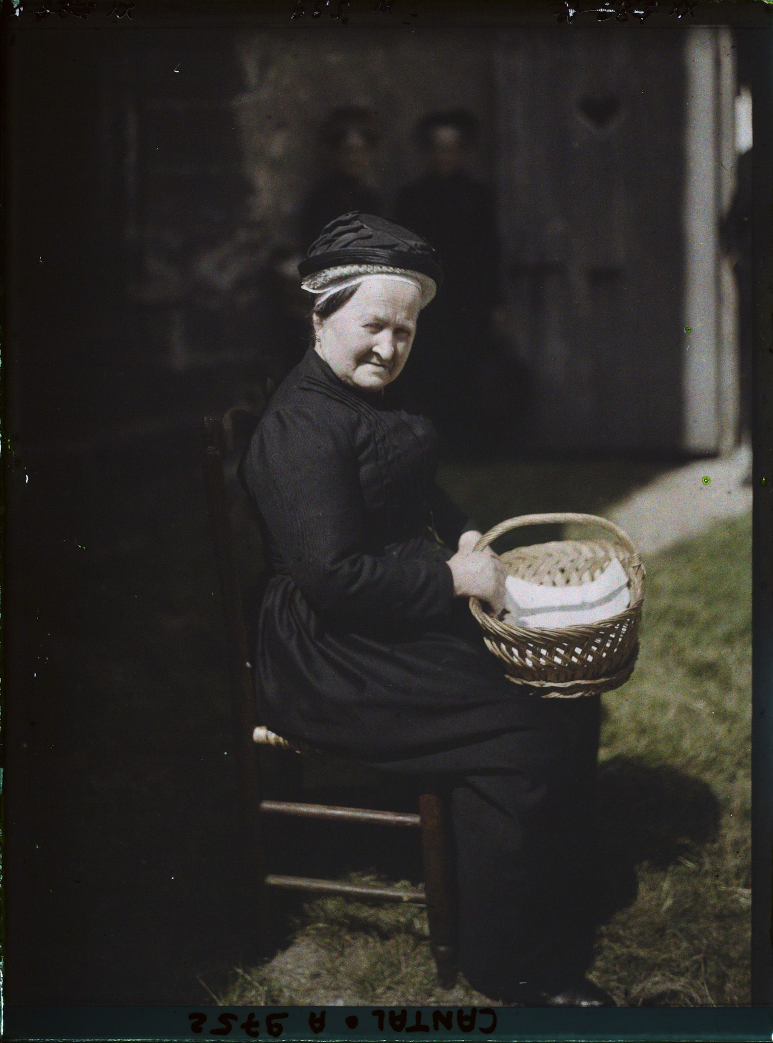 Image représentant Catherine assise, avec son panier