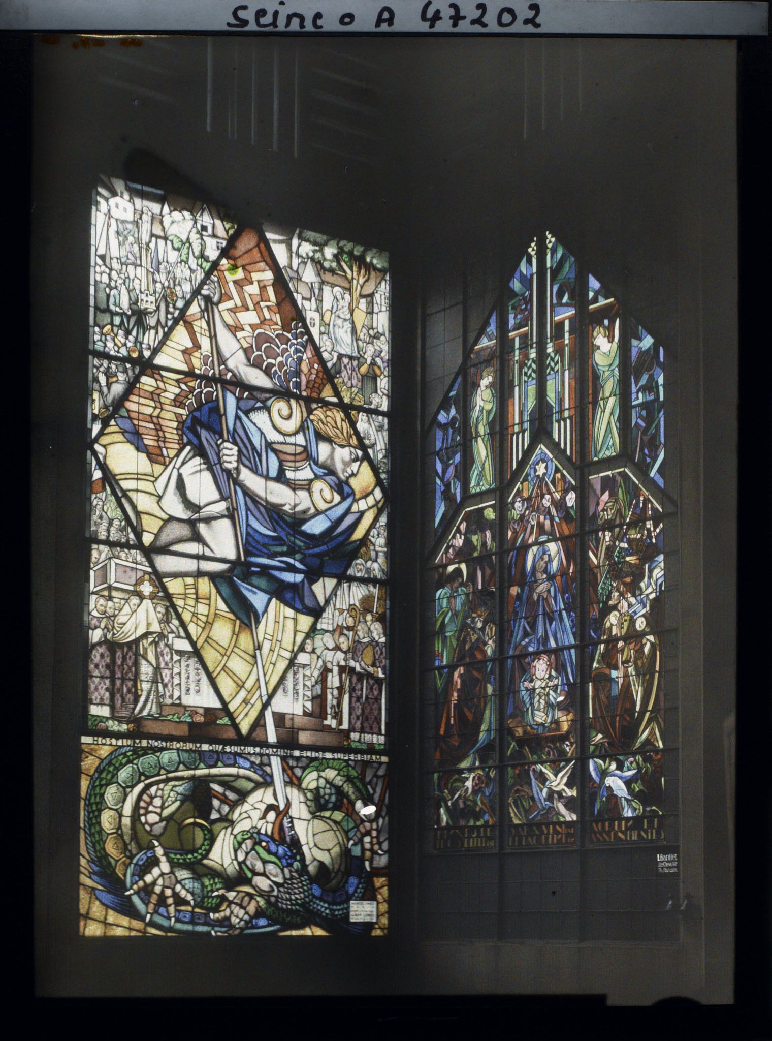 Image représentant L'Exposition des arts décoratifs, Pavillon du Vitrail, St Georges terrassant le dragon, dessiné par Marcel Imbs, exécuté par A. Gerrer