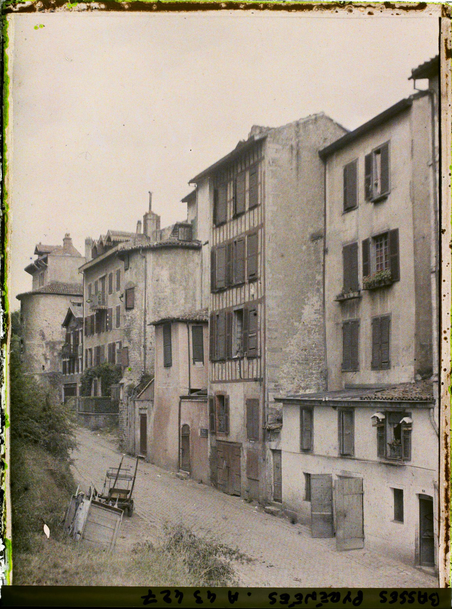 Image représentant France, Bayonne, La rue Tour de Sault, dans les remparts