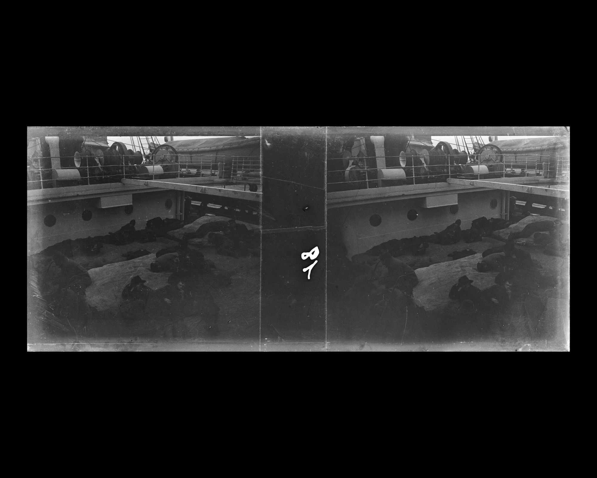 Image représentant Passagers de 3emes classes dormants sur l'entrepont