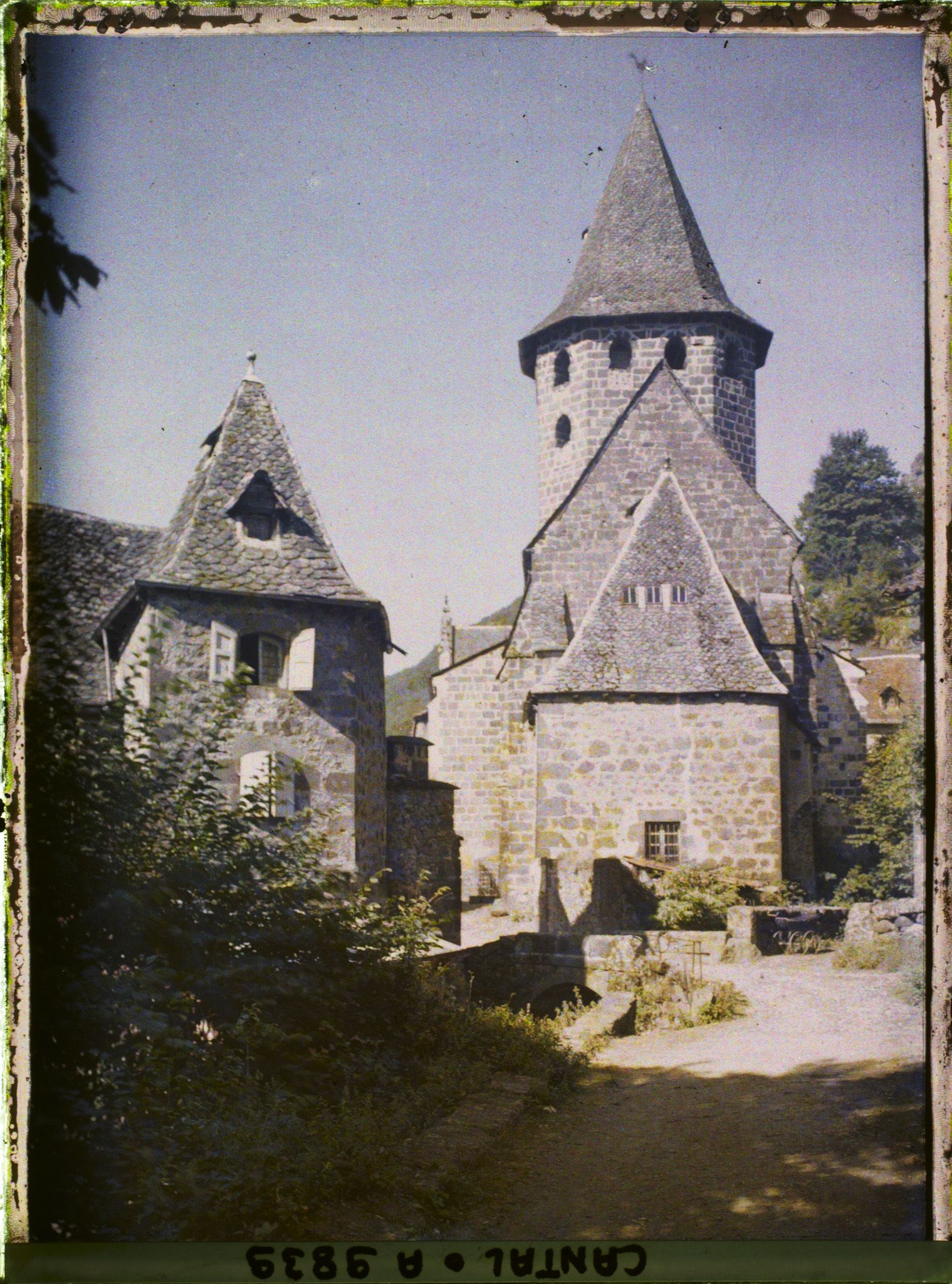 Image représentant Le chevet de l'église Saint-Pierre