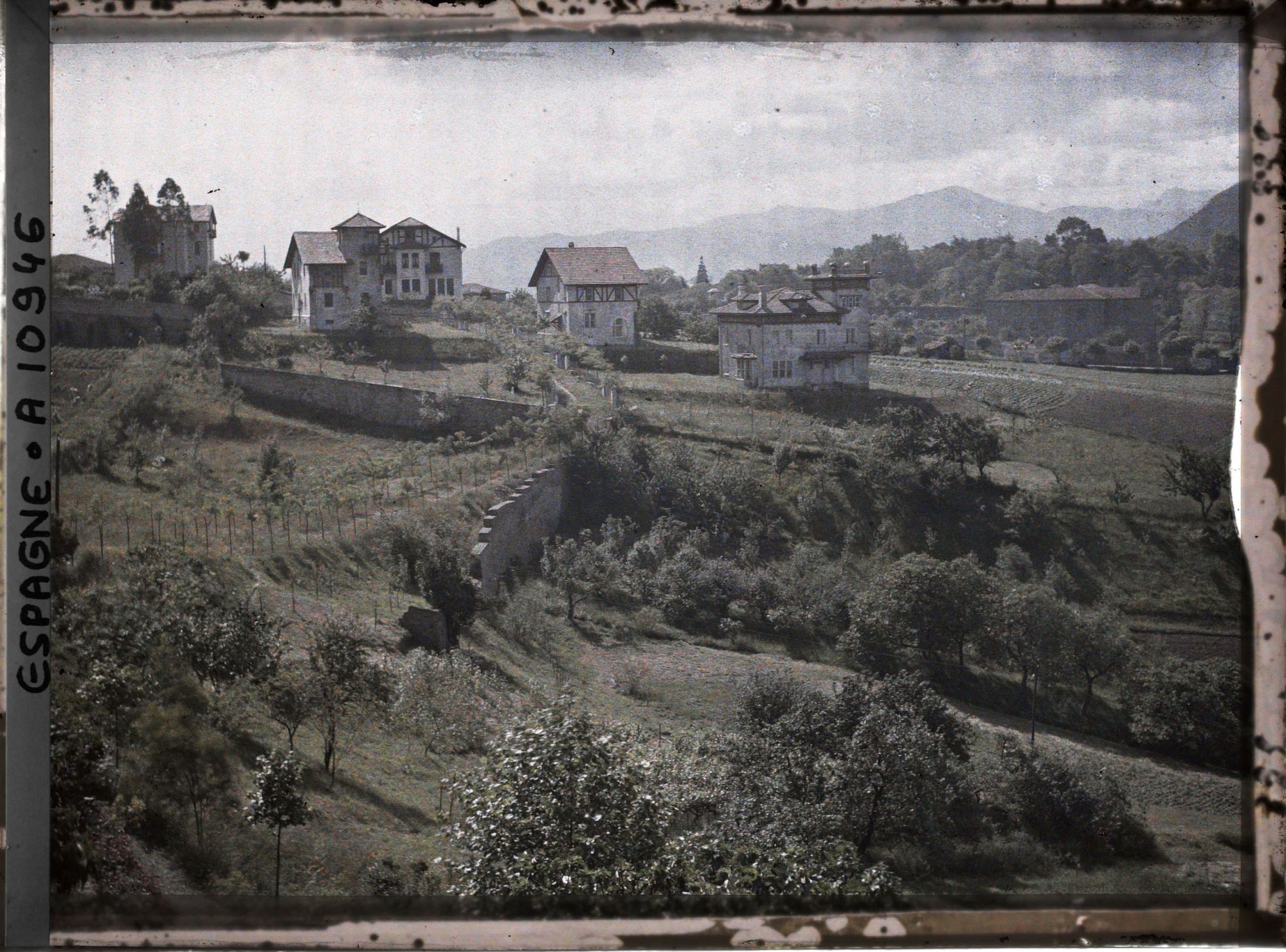 Image représentant Espagne, Bilbao, Vue prise du Presbytère vers le Sud est, Cultures soignées, cultures de jardins dans le bas