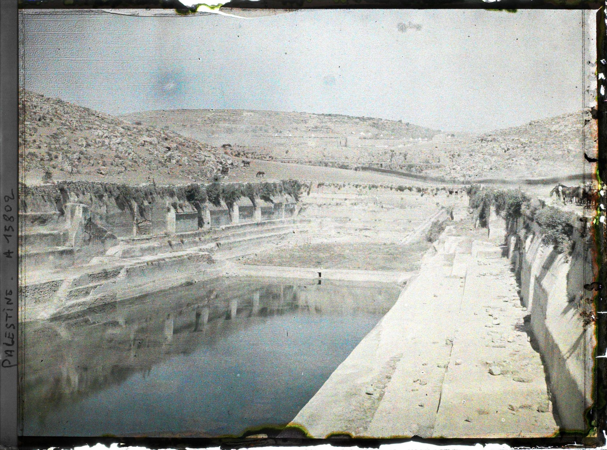 Image représentant L'une des trois vasques dites de Salomon