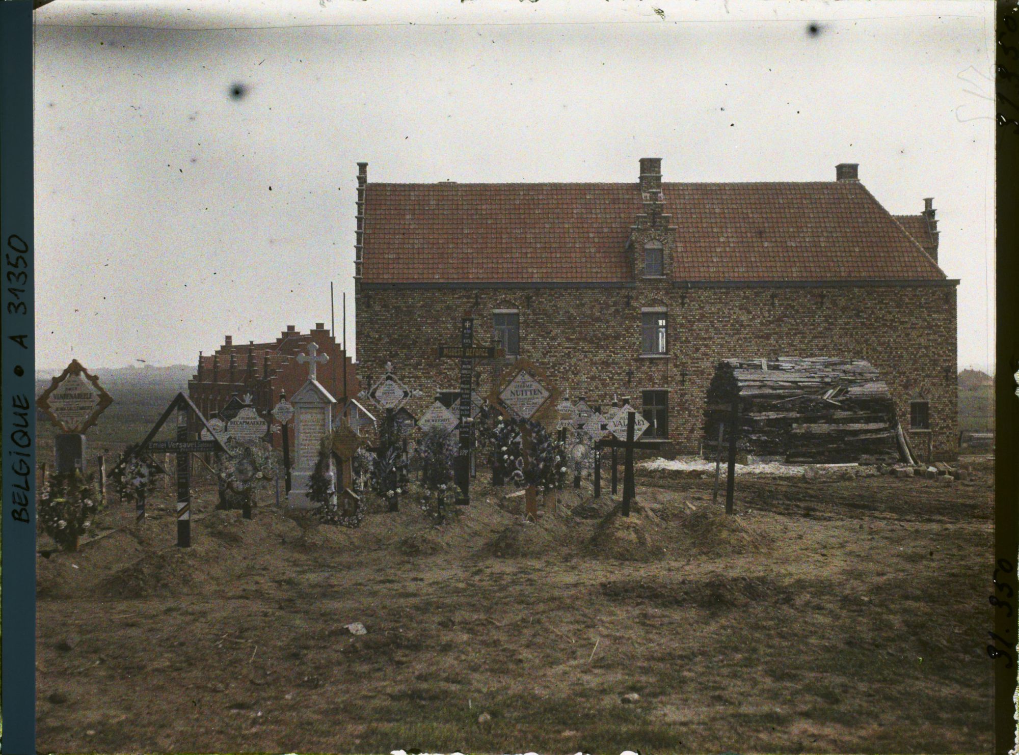 Image représentant Belgique, Passendacle, Cimetière civil et nouvelle maison