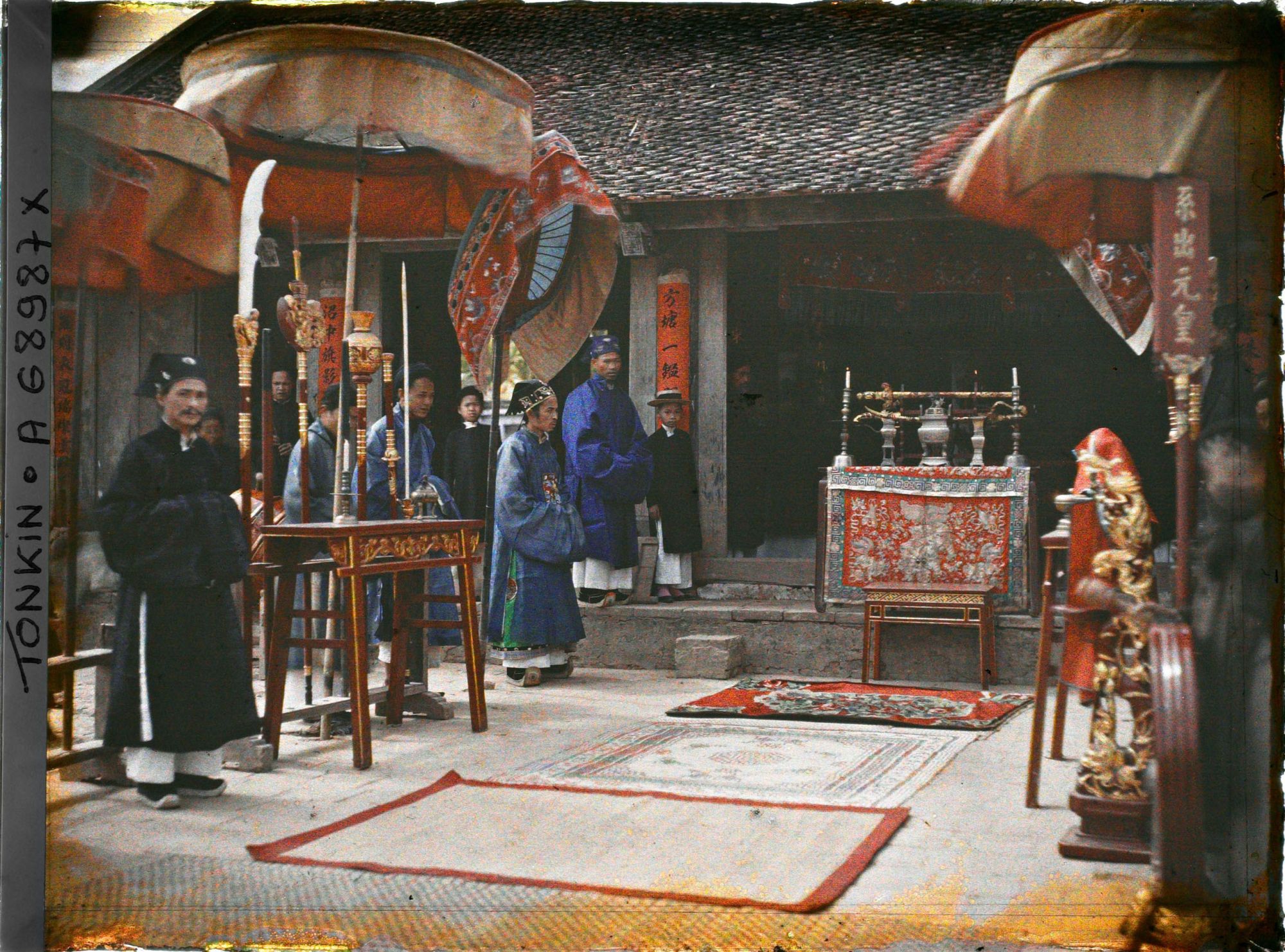 Image représentant Les préparatifs au temple lors du Te Ky-phuc (cérémonie pour demander le bonheur)