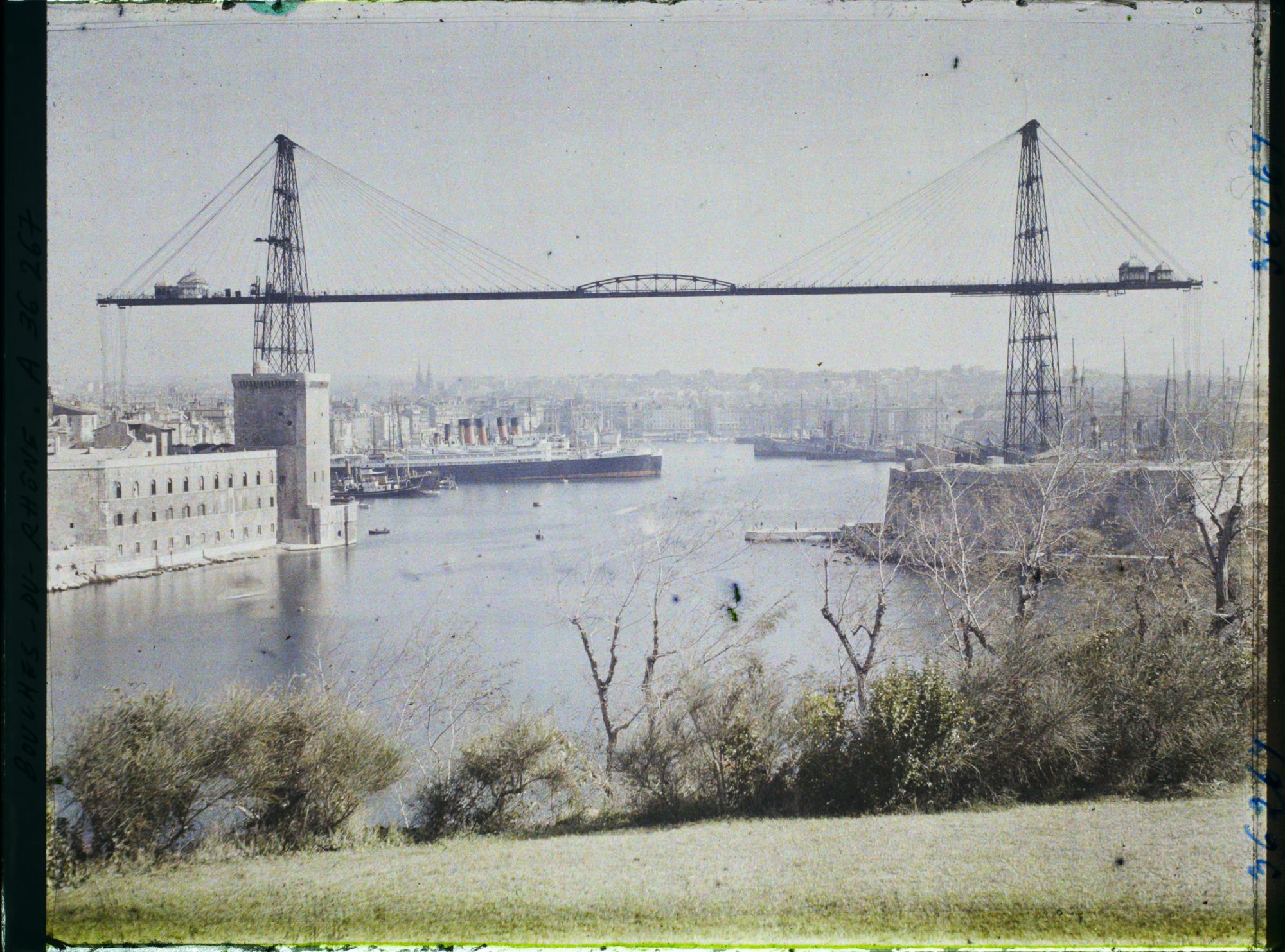 Image représentant Le pont transbordeur à l'entrée du vieux port