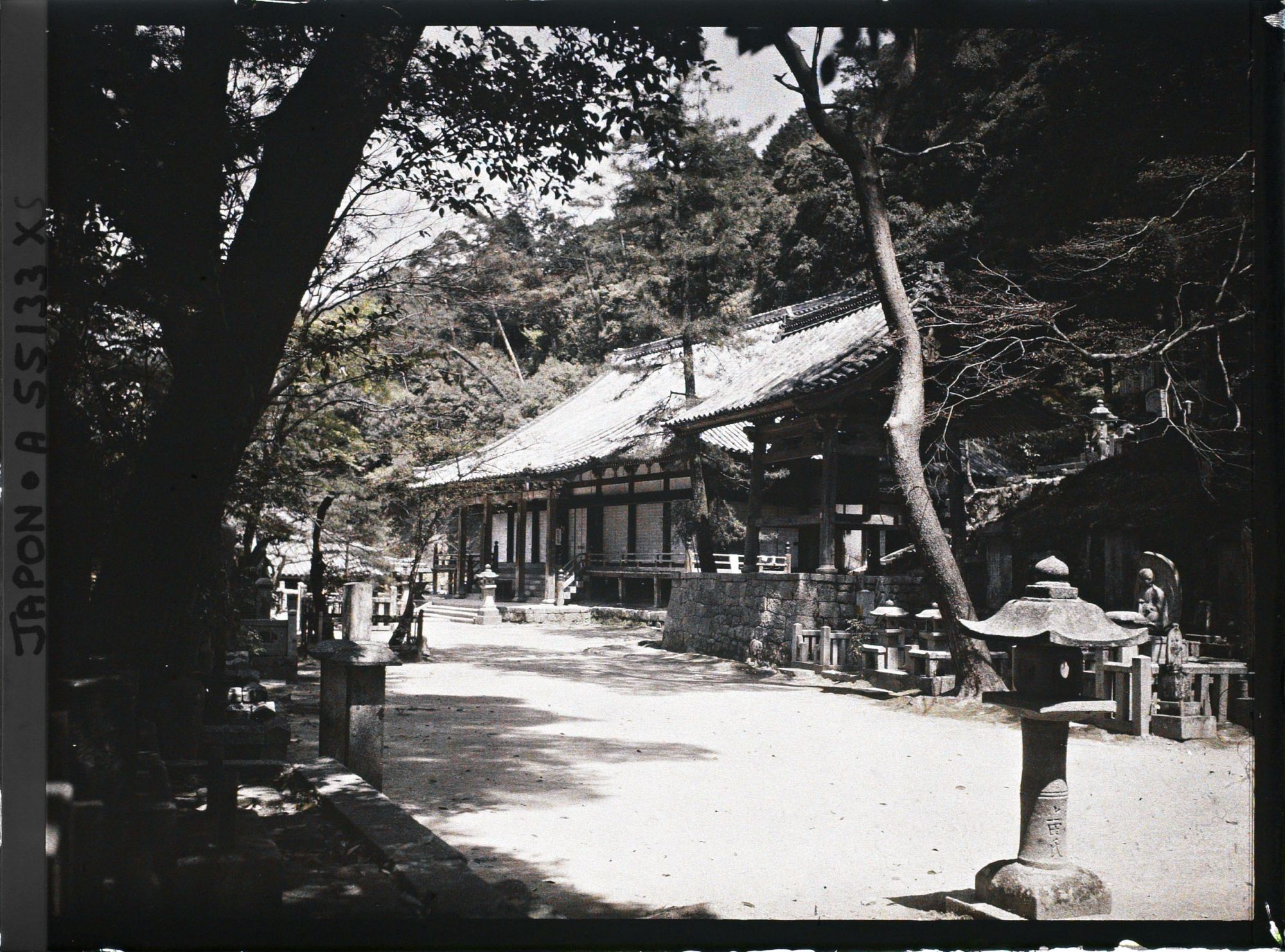 Image représentant Temple Eikan-dô Zenrin-ji : Amida-dô et beffroi (shôrô ou shûrô)