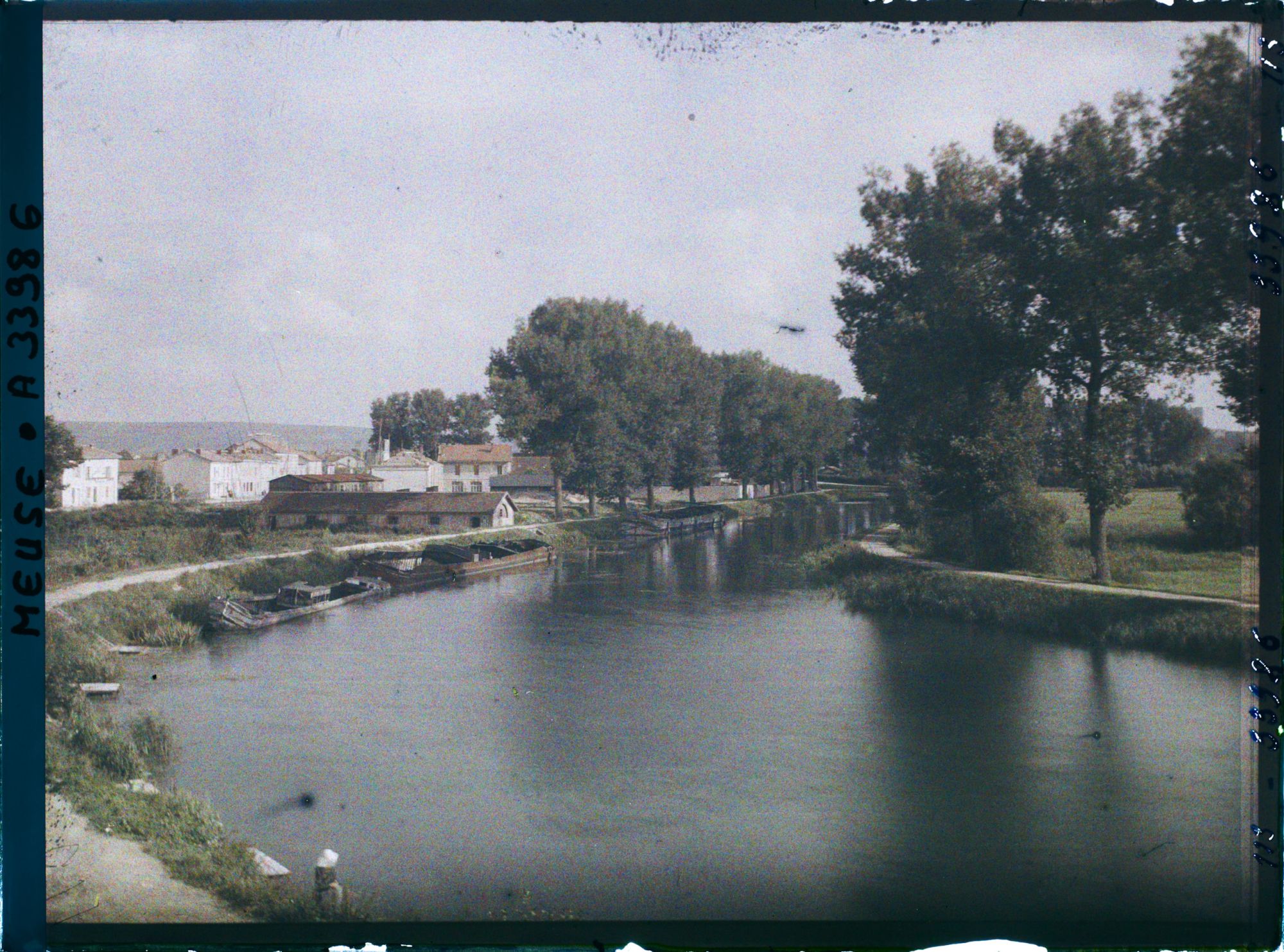 Image représentant France, Verdun, Le Canal de l'Est à son arrivée à Verdun