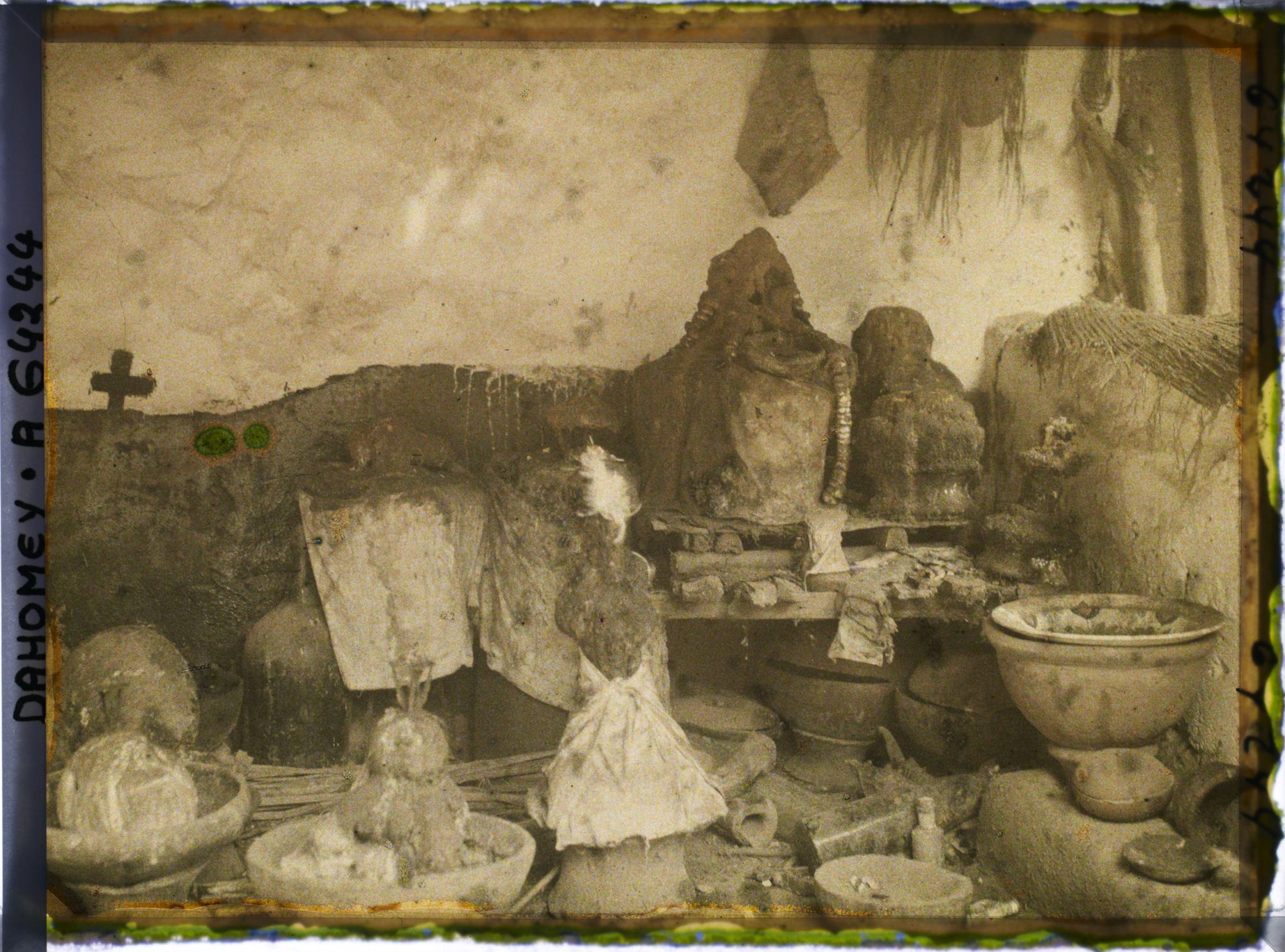 Image représentant Autels chez le féticheur du Serpent