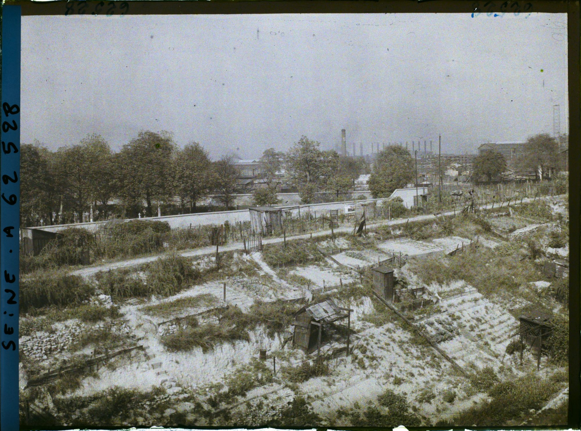 Image représentant Les jardins ouvriers à l'emplacement des anciennes fortifications entre les portes Pouchet et de Clichy
