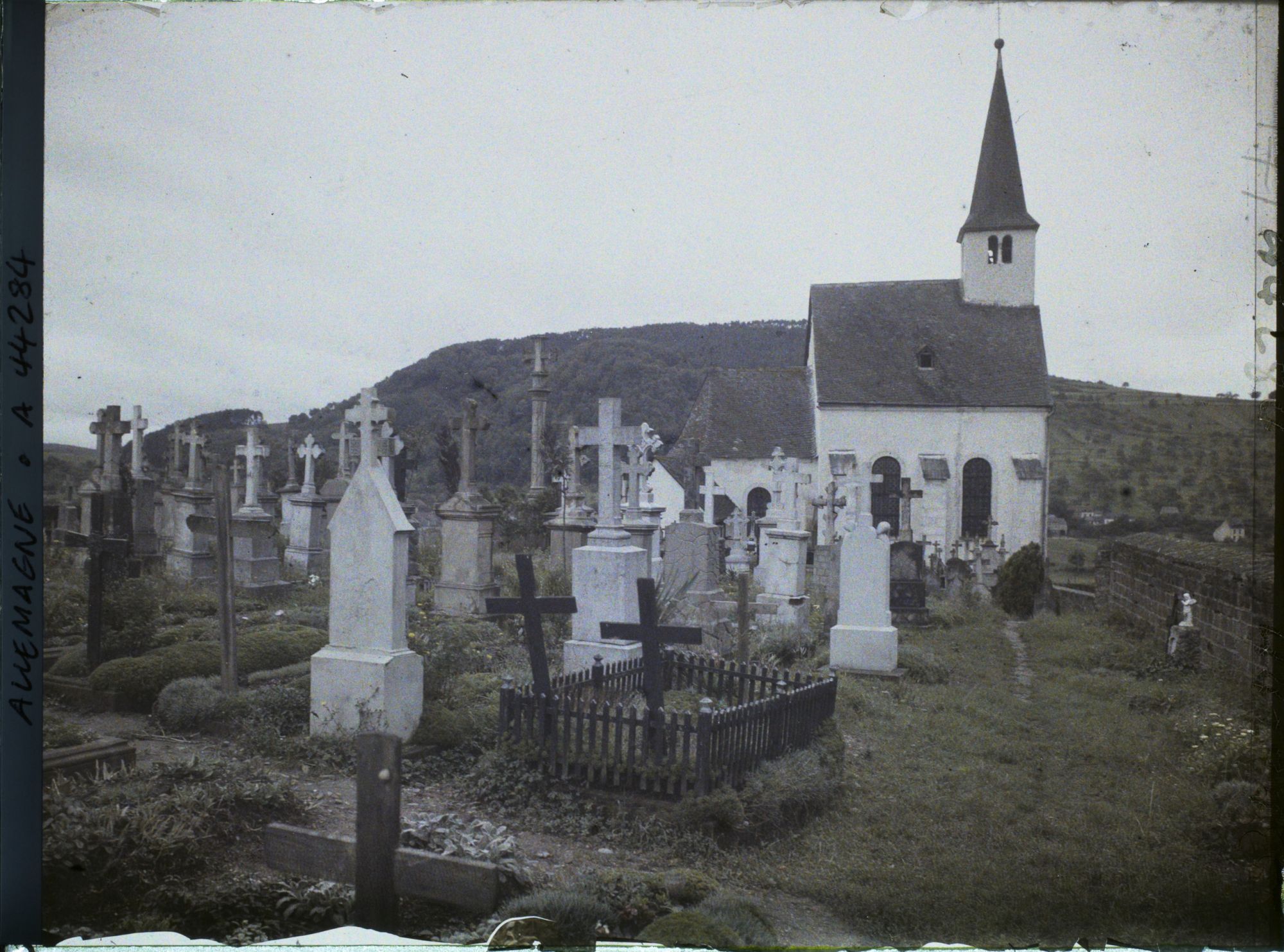 Image représentant Allemagne, Igel (Moselle), L'Eglise et le Cimetière