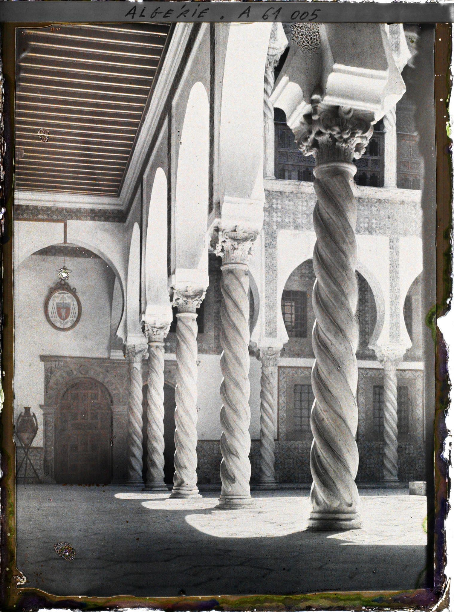 Image représentant Colonnade du patio de l'archevêché (ancien Dar Aziza)