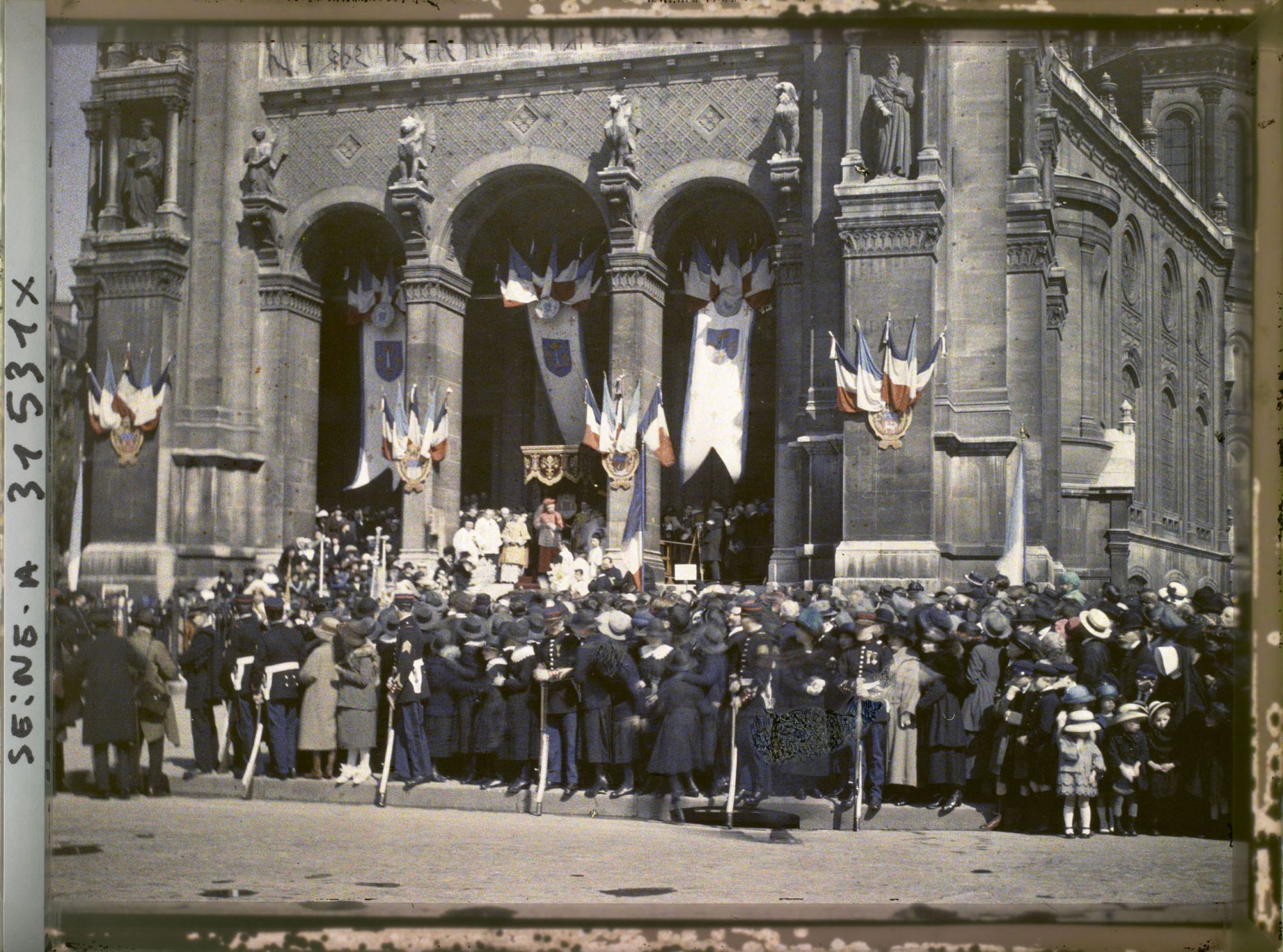 Image représentant Célébration de la fête Jeanne d'Arc à l'église Saint-Augustin par monseigneur Dubois, archevêque de Paris