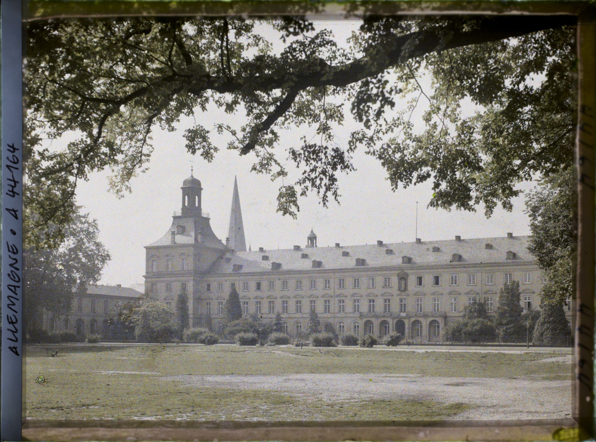 Image représentant Allemagne, Bonn, Une vue vers l'Université