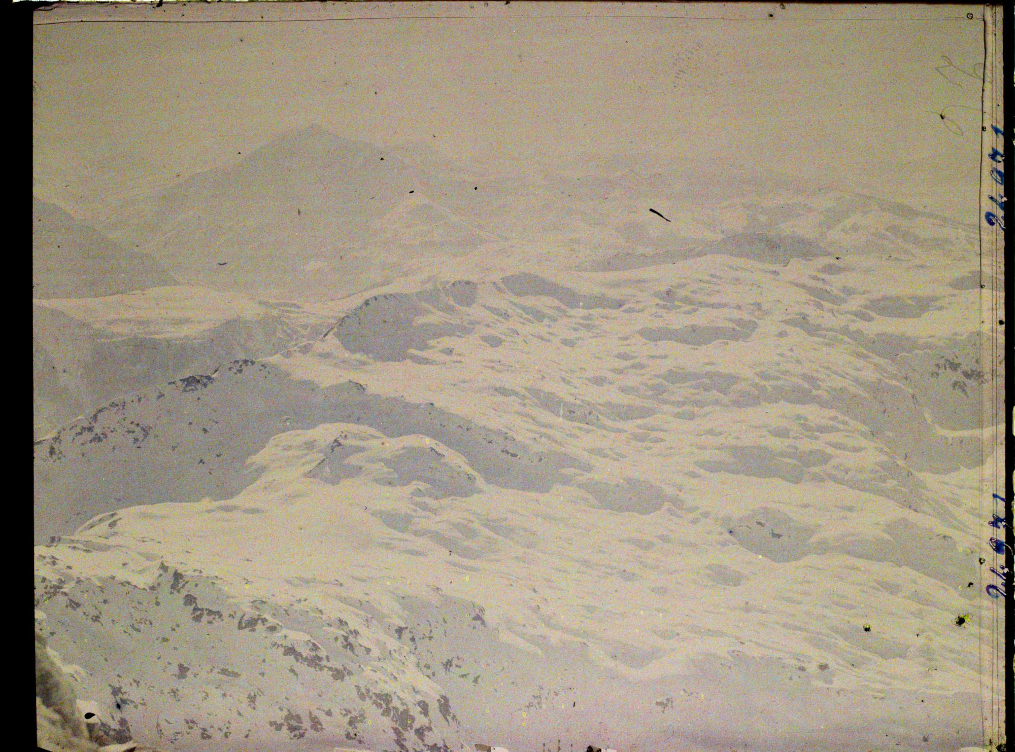 Image représentant Vue prise de Brévent (2532m) Le Mt Tricot, plateau de Bellevue, le Mt Joly, le Mt Charvin, au 1er plan, plateau de l'aiguillette